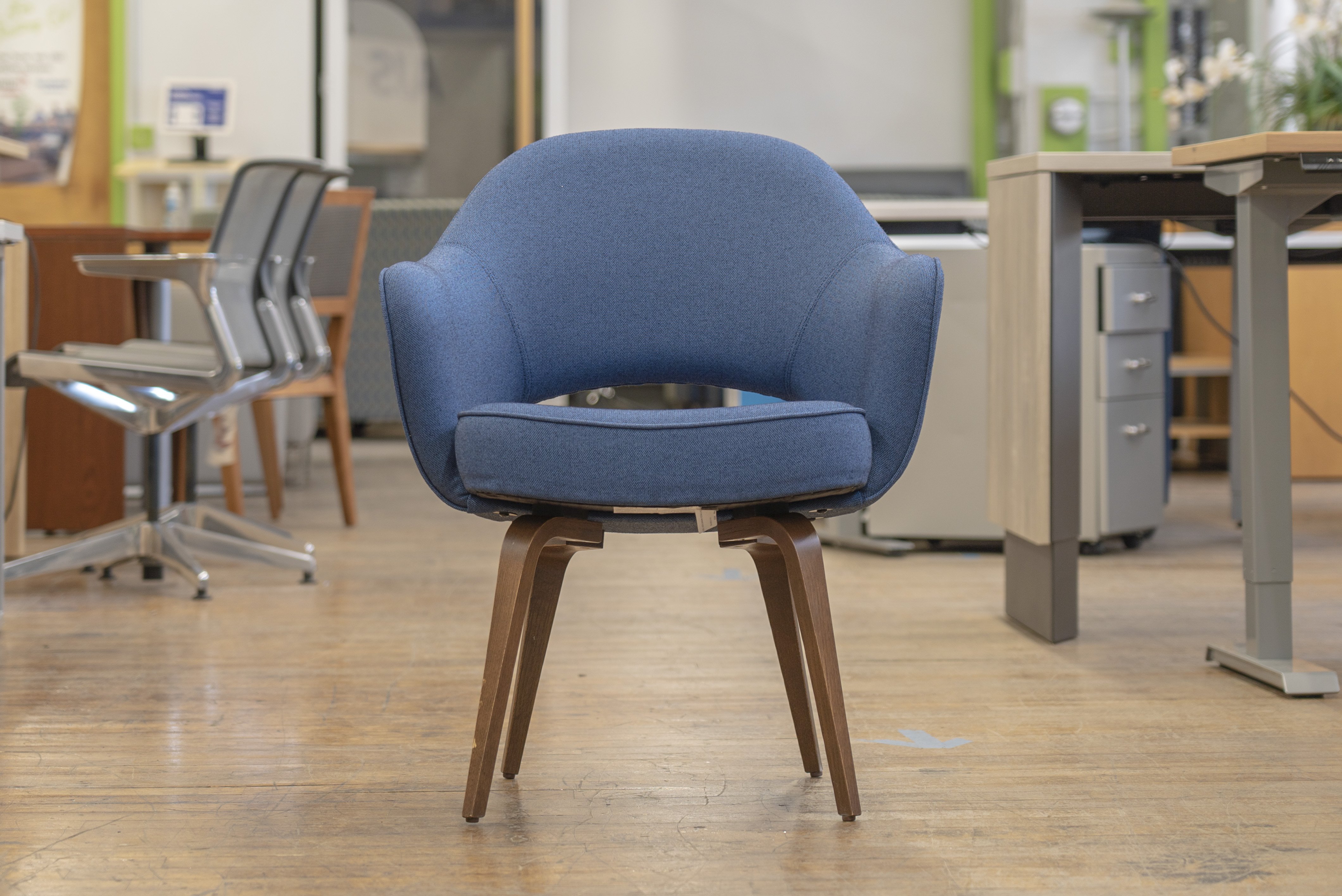 knoll-saarinen-executive-chairs