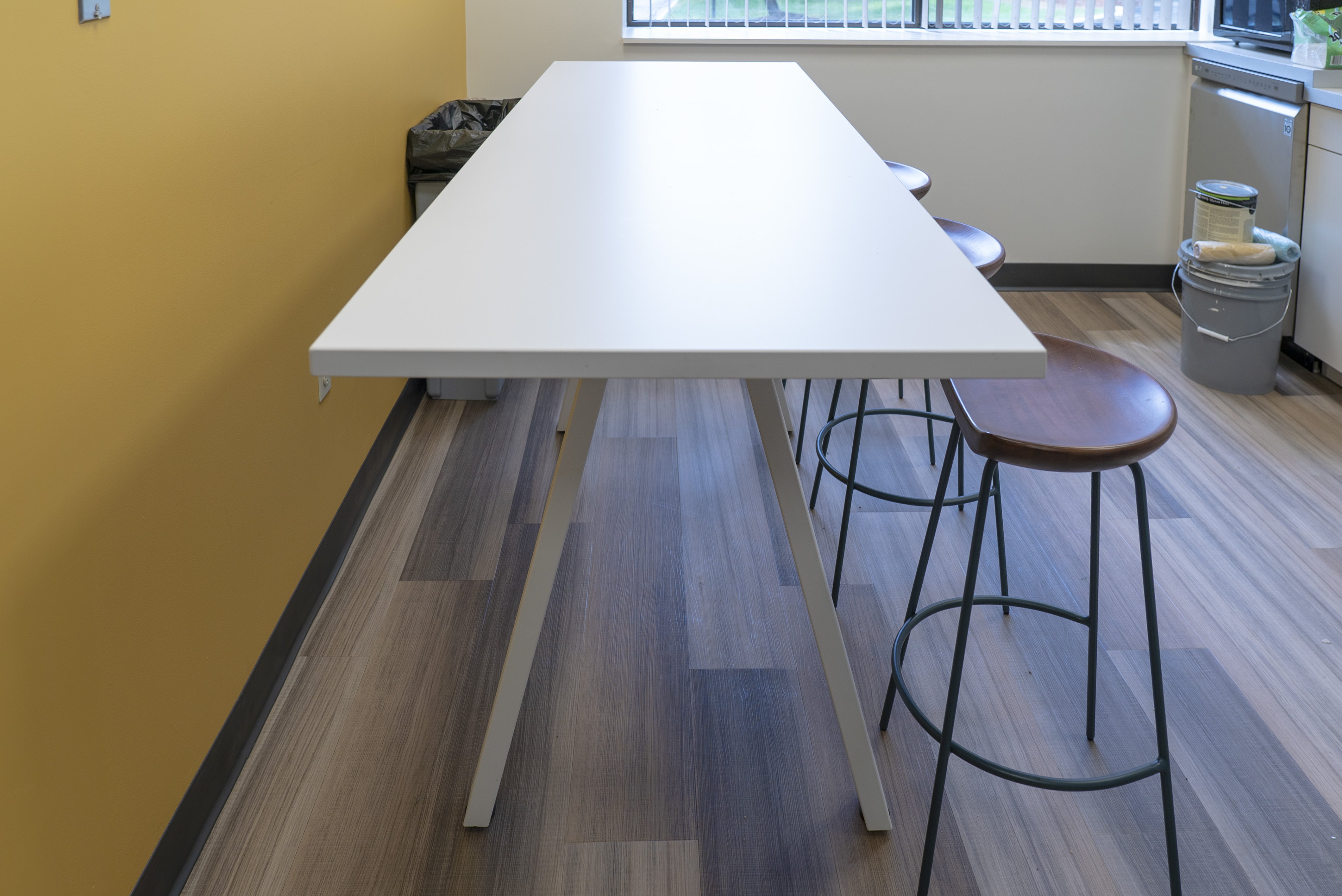 nienkamper-metronome-bar-height-table