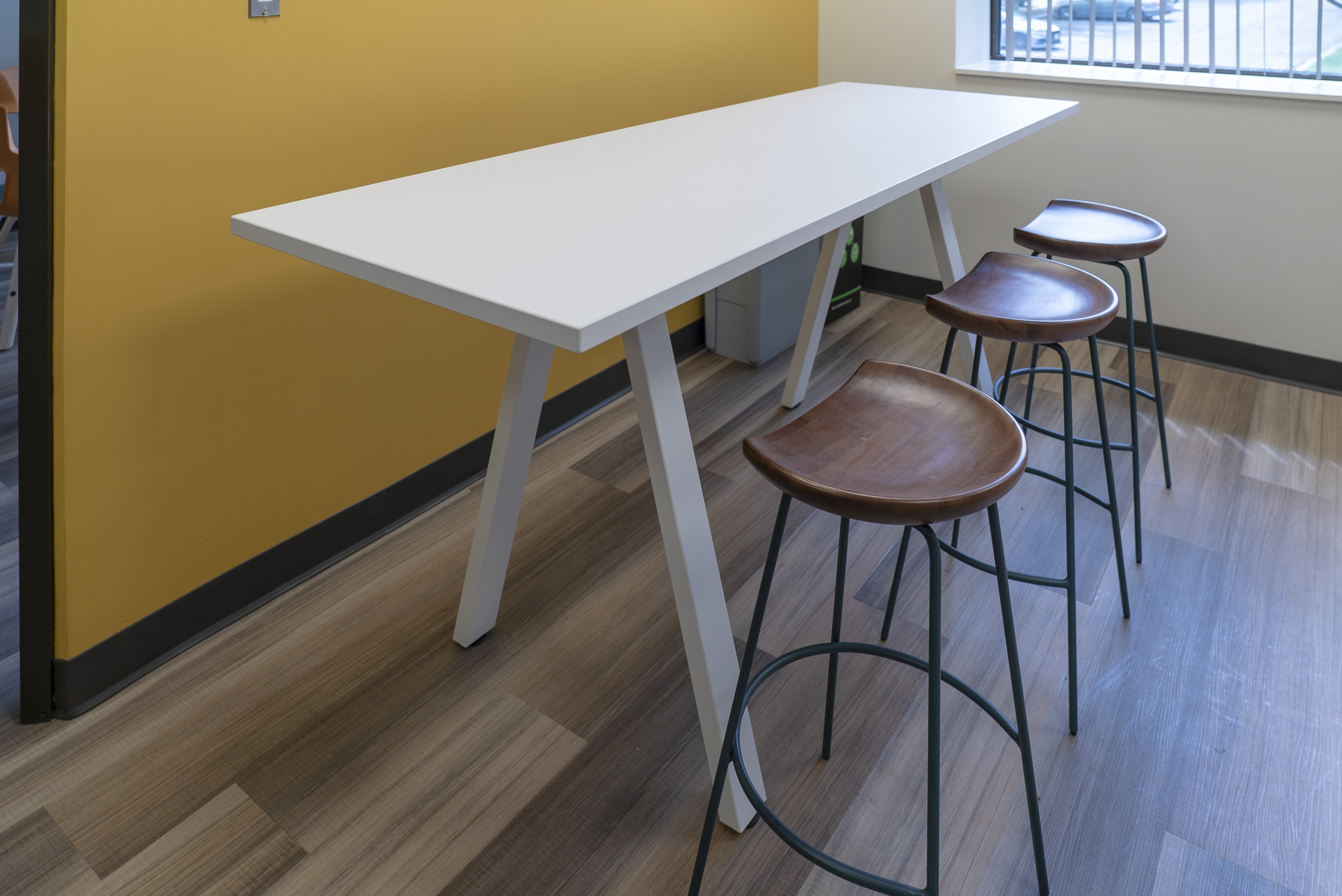 nienkamper-metronome-bar-height-table