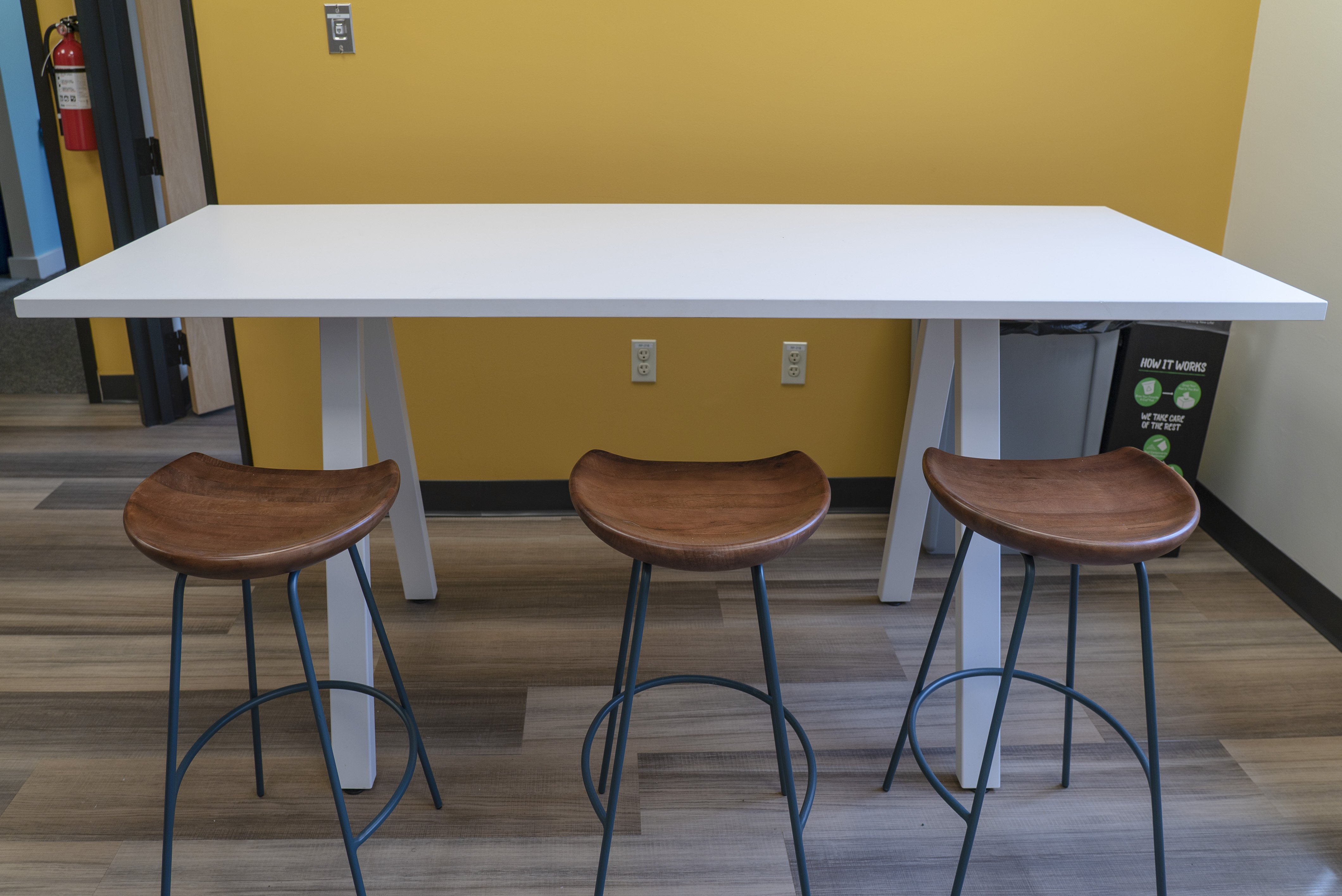 nienkamper-metronome-bar-height-table