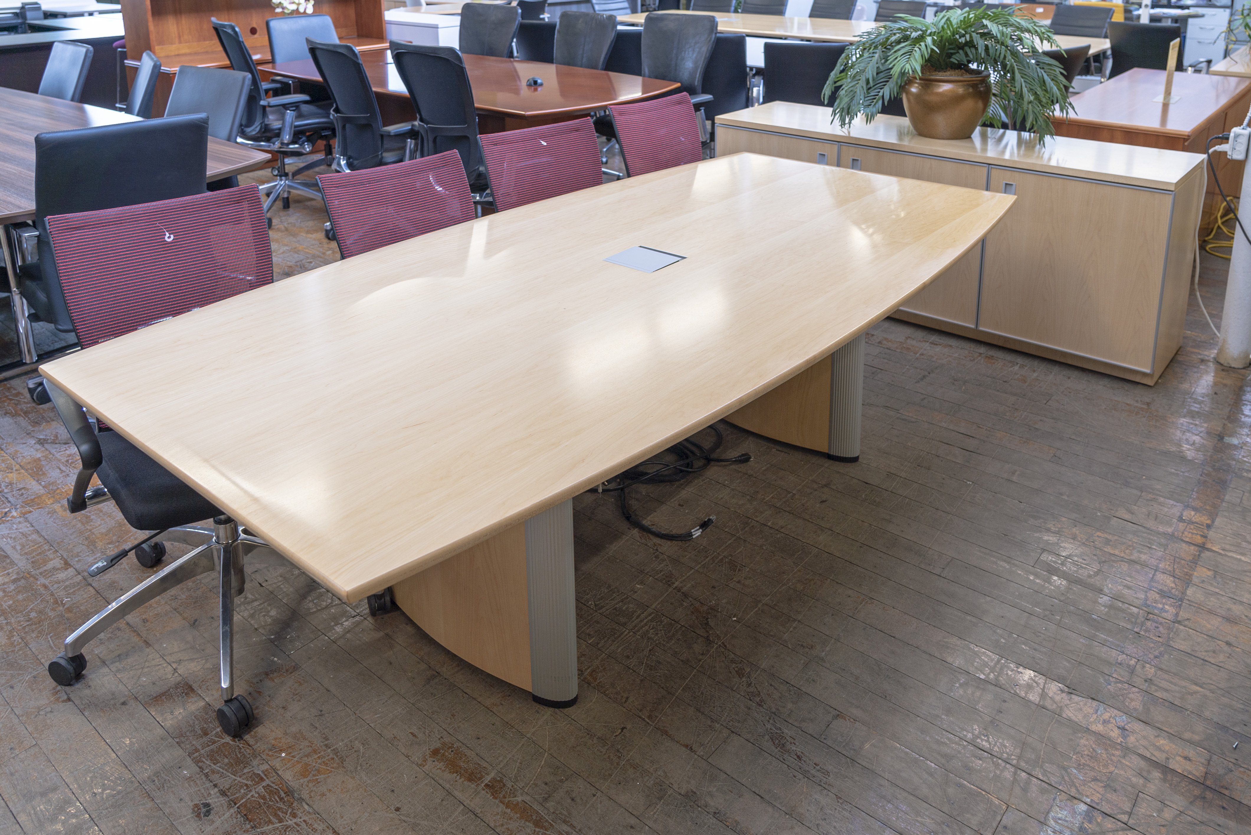nienkamper-vox-8-maple-boat-shaped-conference-table-credenza