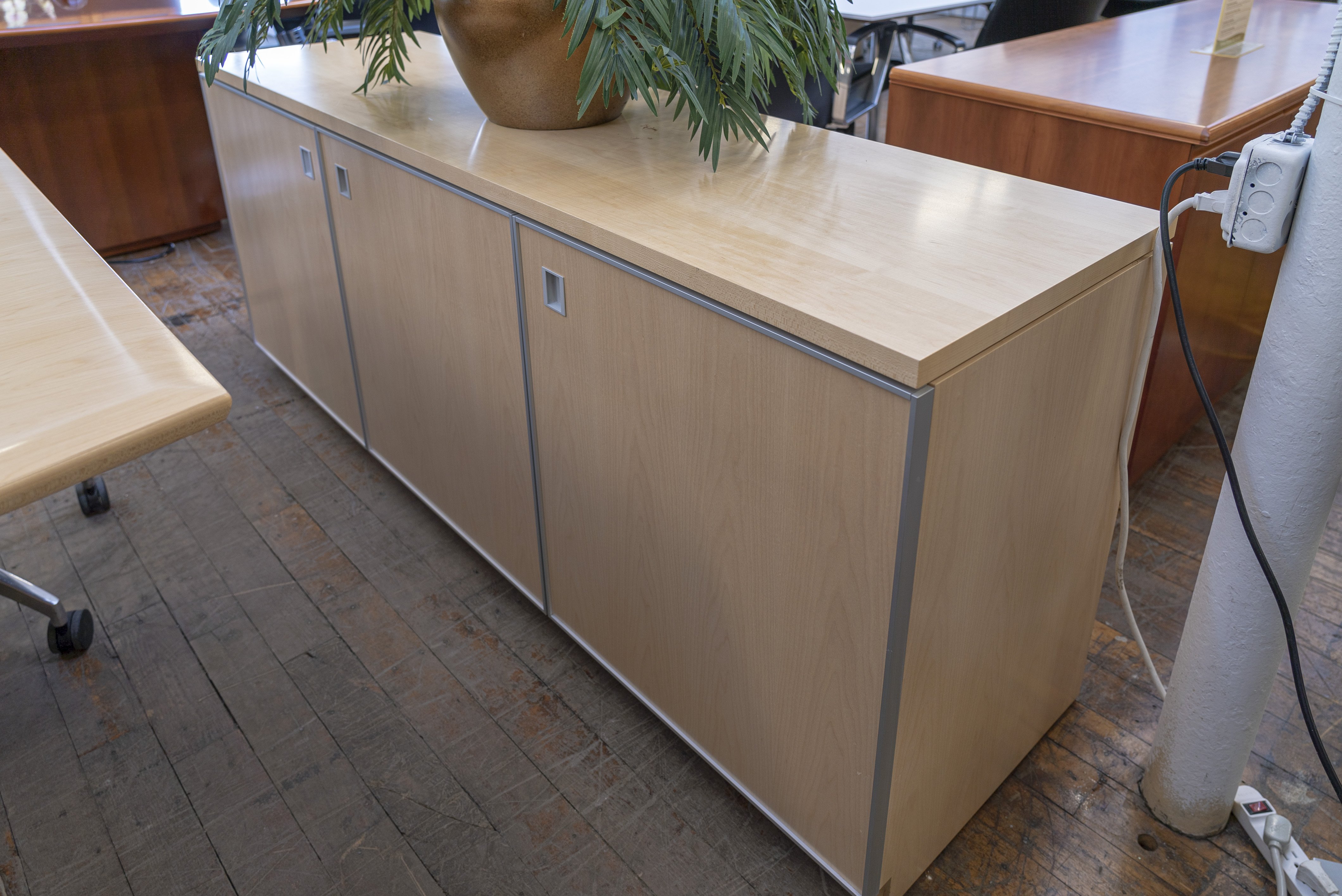 nienkamper-vox-8-maple-boat-shaped-conference-table-credenza