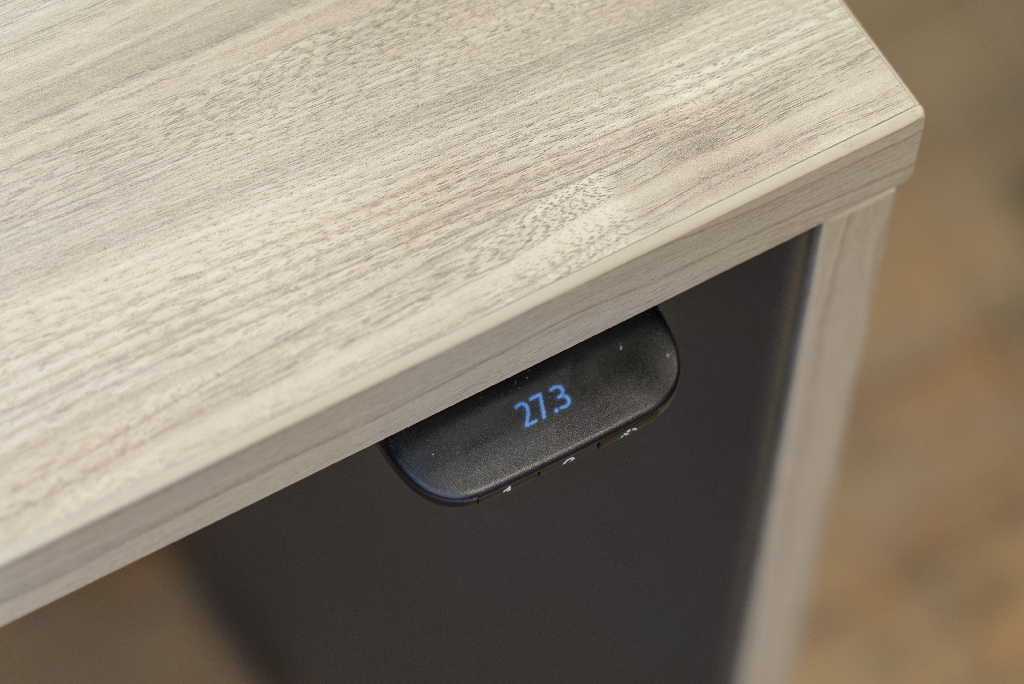 steelcase-slim-leg-height-adjustable-desks