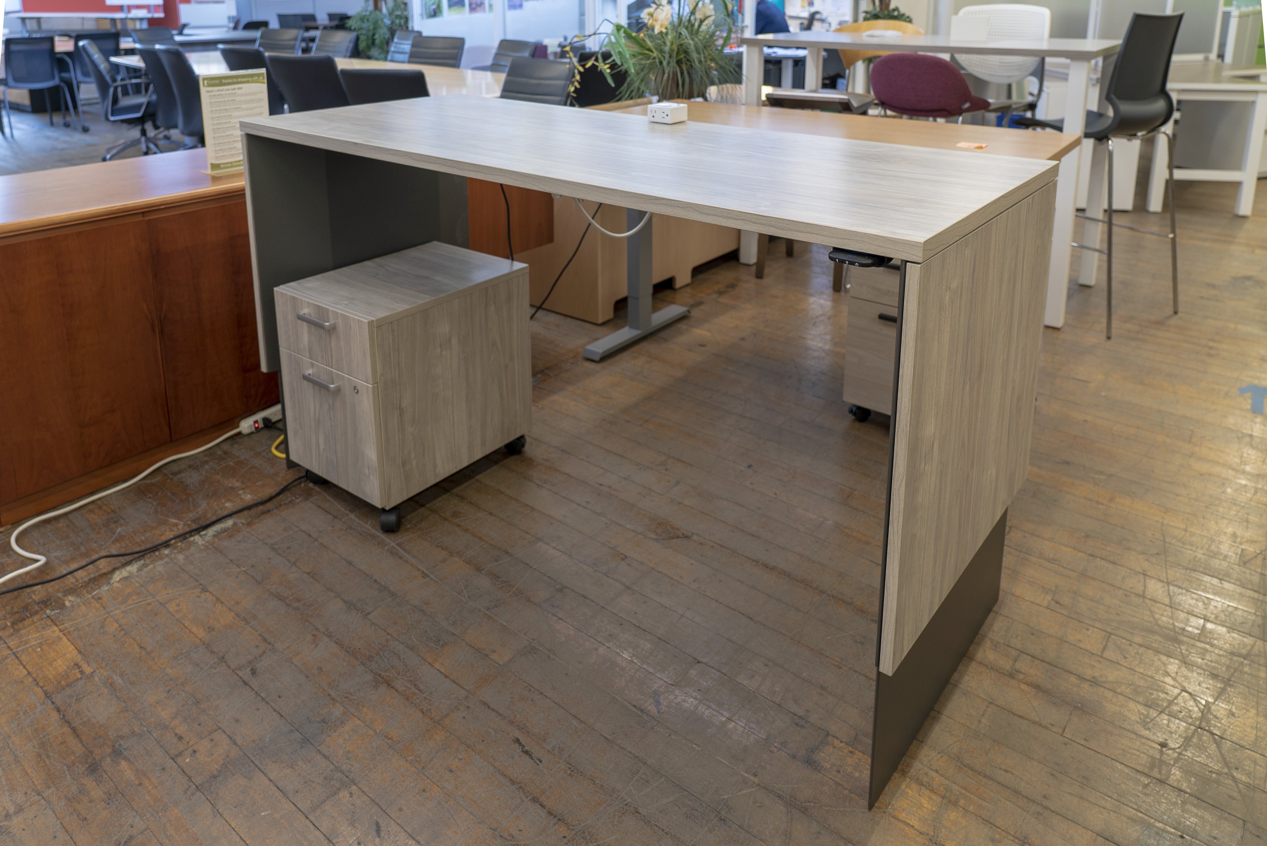 steelcase-slim-leg-height-adjustable-desks