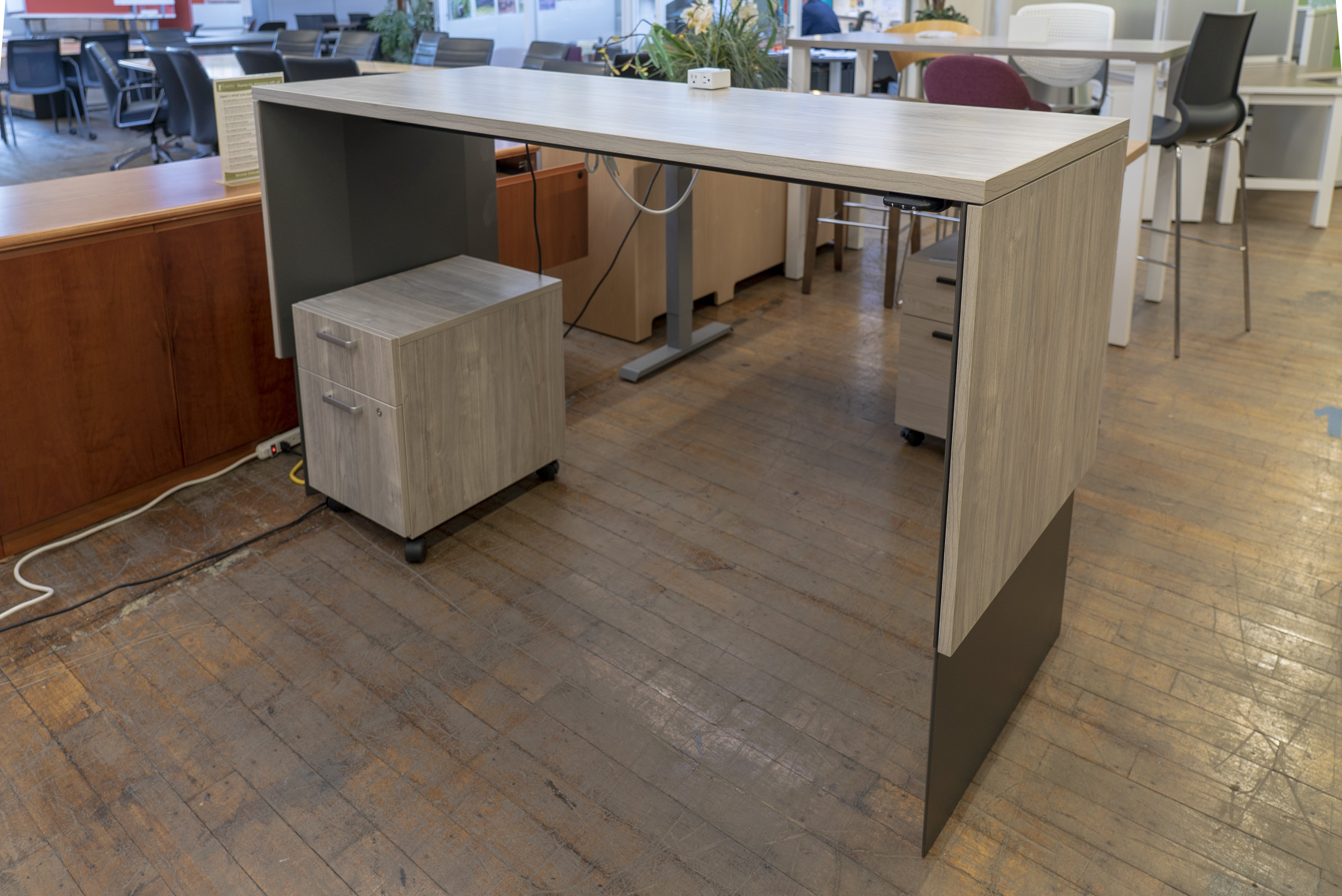 steelcase-slim-leg-height-adjustable-desks