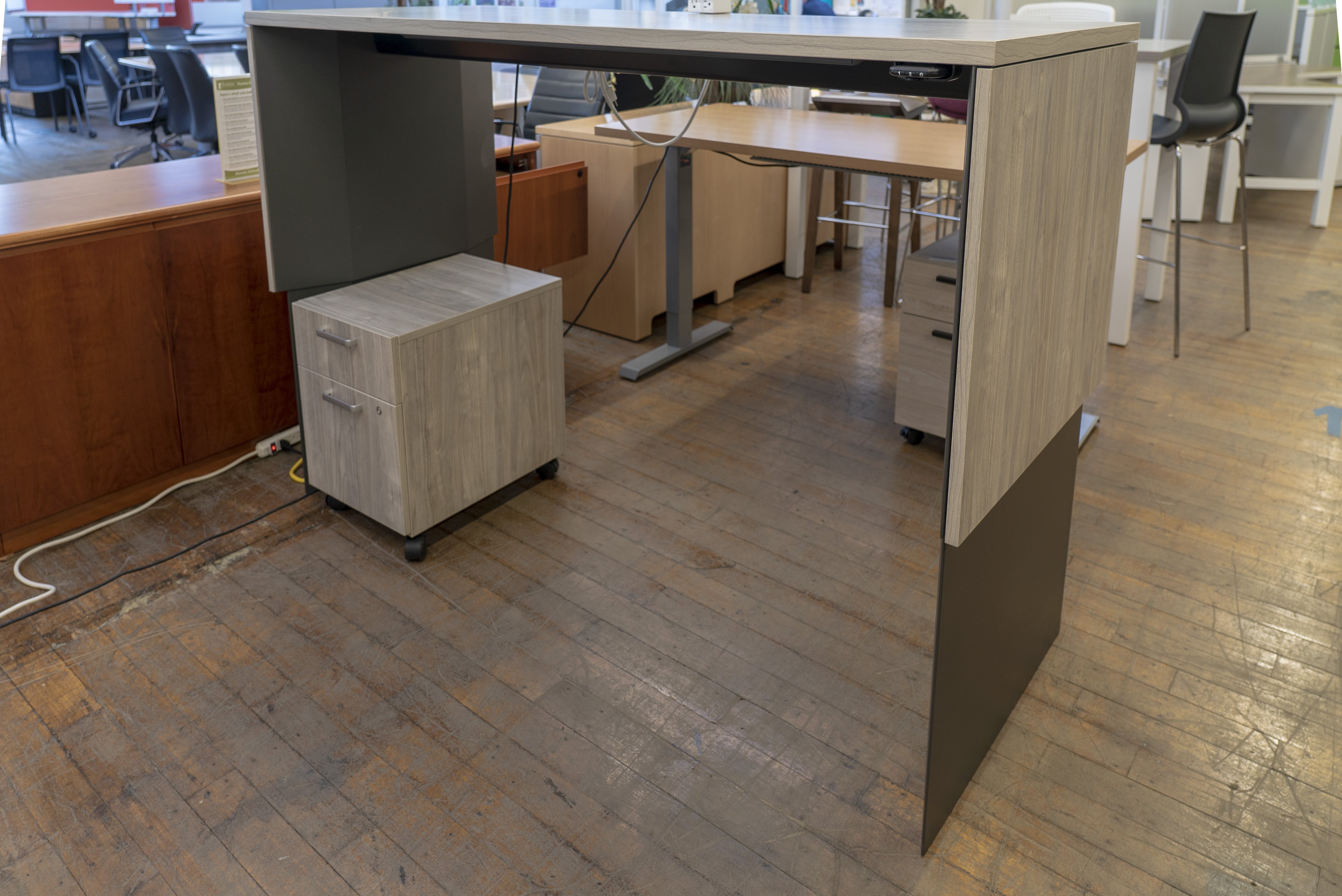 steelcase-slim-leg-height-adjustable-desks