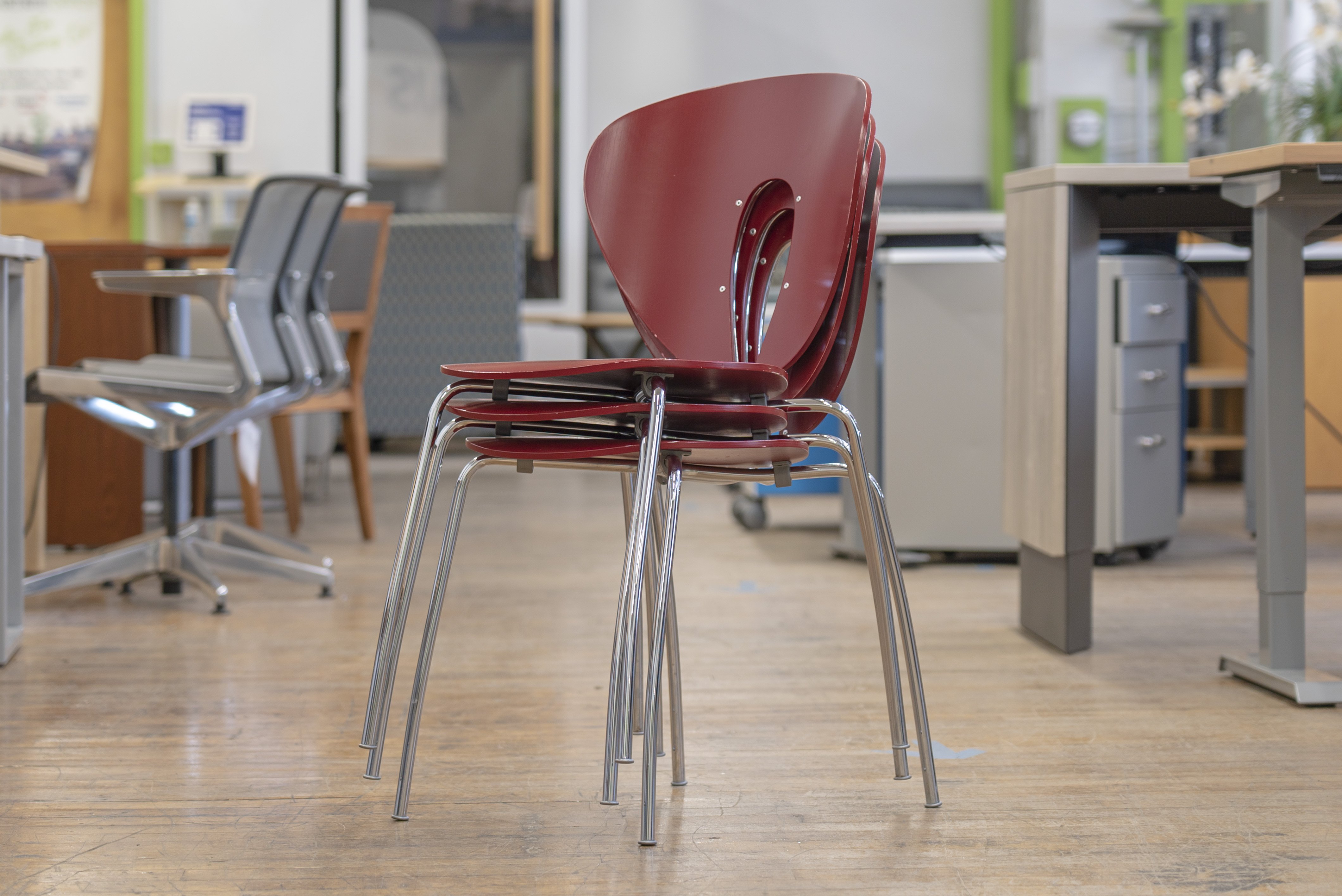 stua-globus-stacking-chairs