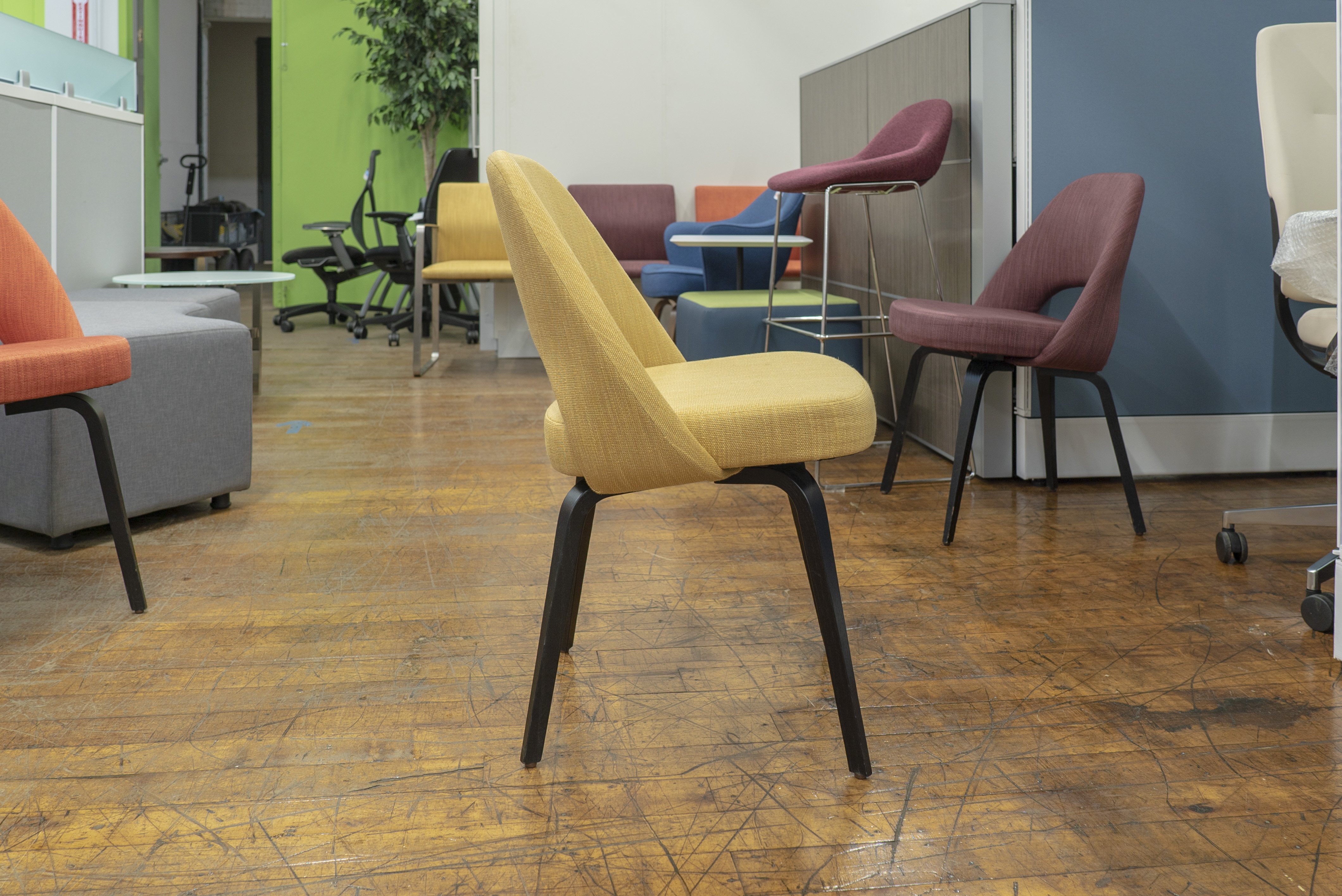 knoll-saarinen-guest-chairs-available-in-3-colors