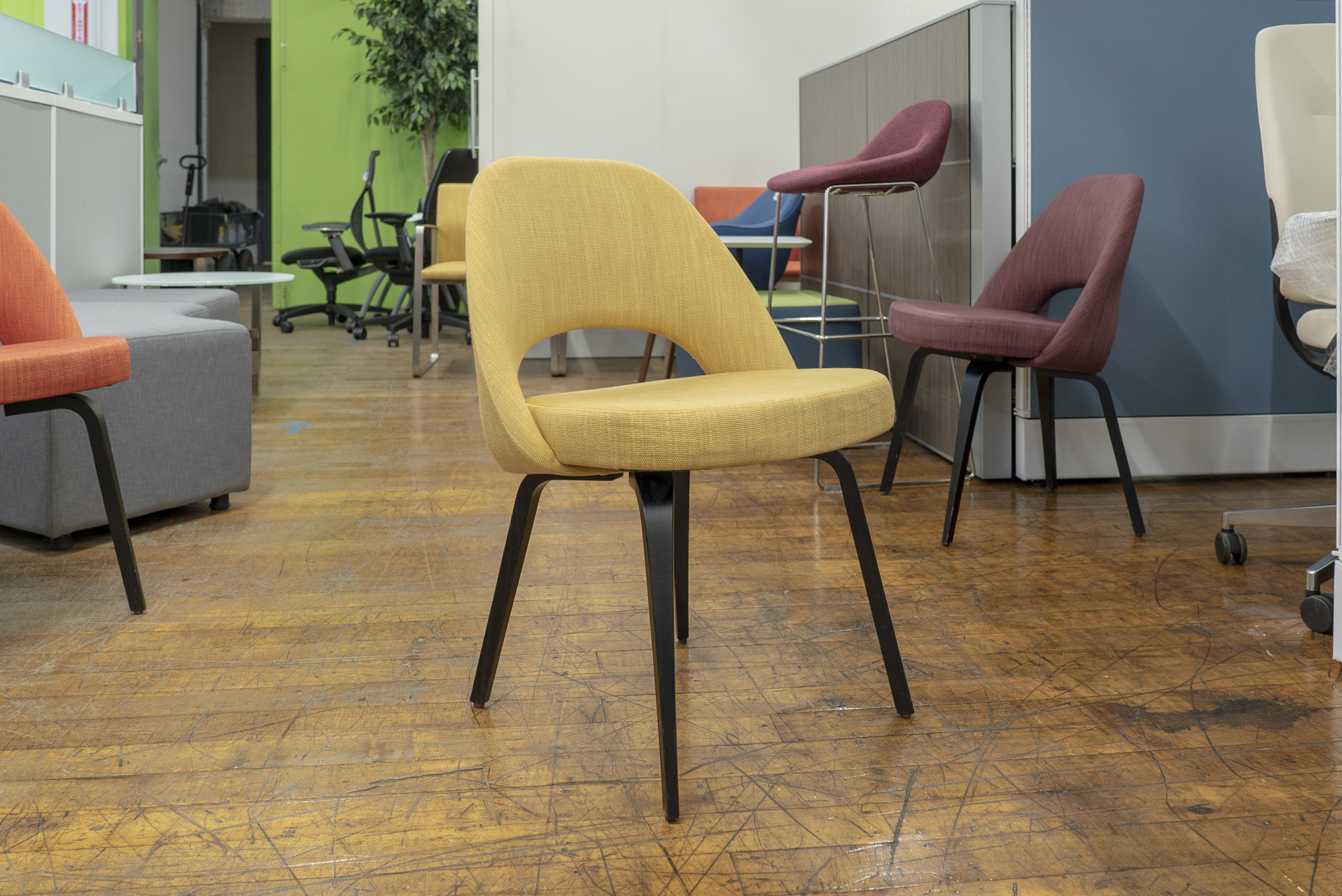 knoll-saarinen-guest-chairs-available-in-3-colors