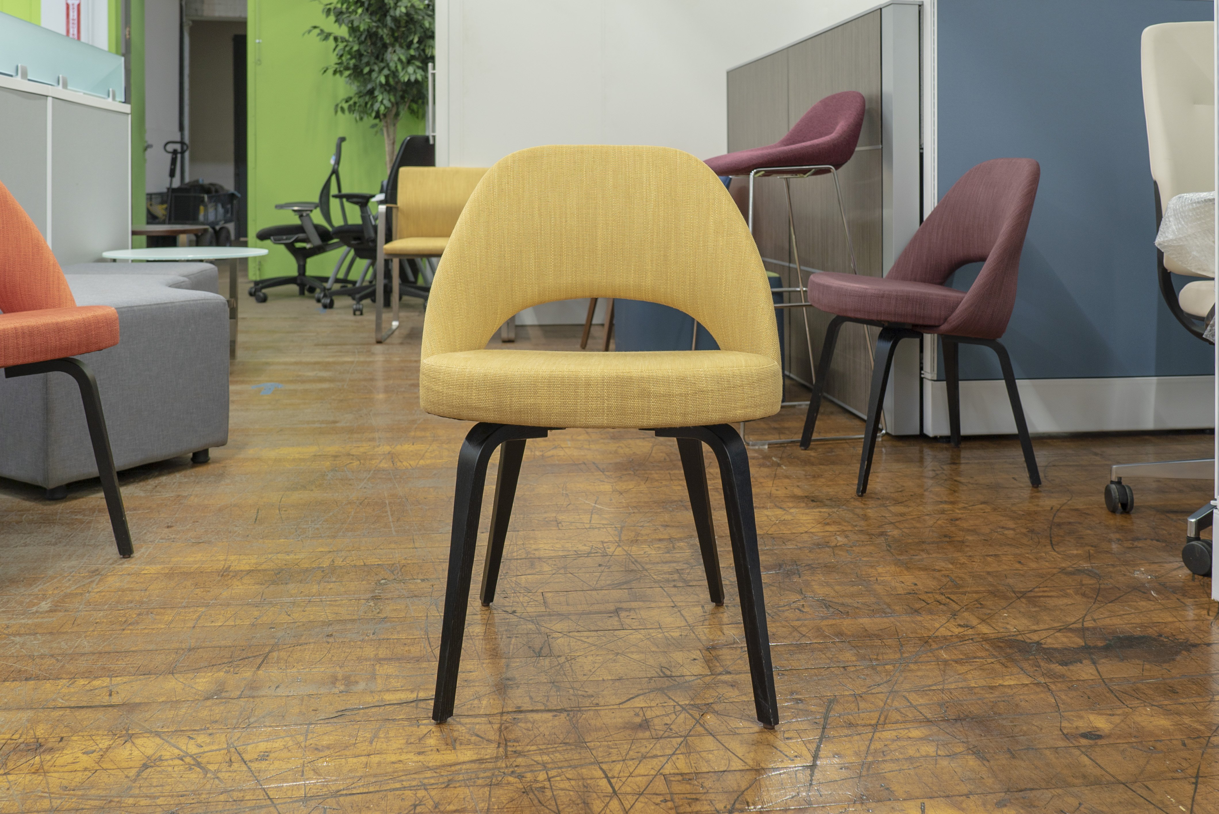 knoll-saarinen-guest-chairs-available-in-3-colors