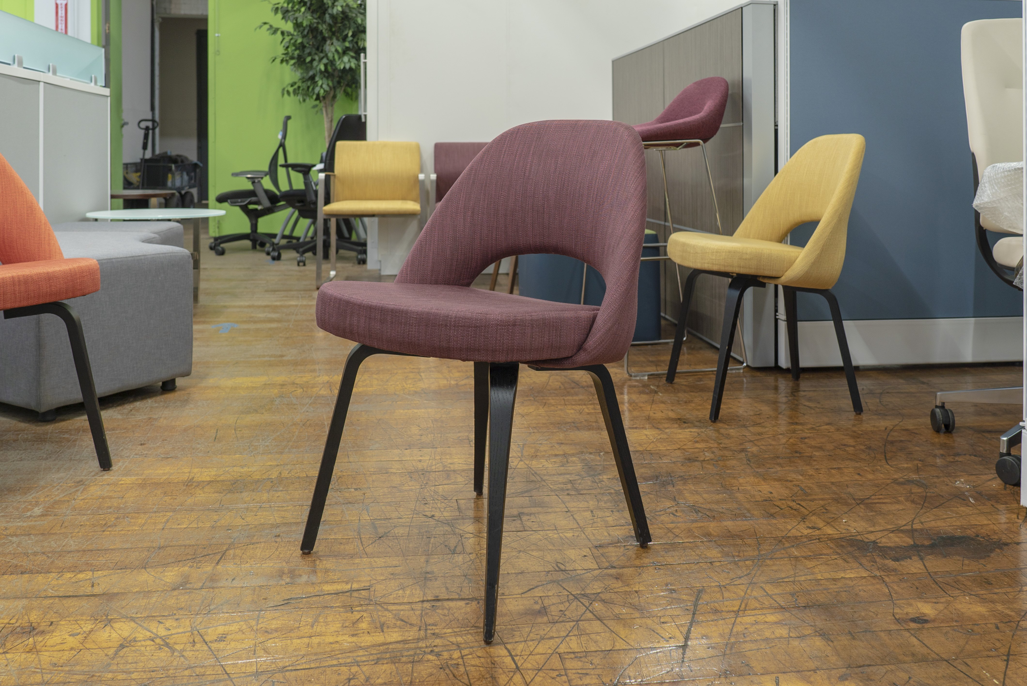 knoll-saarinen-guest-chairs-available-in-3-colors