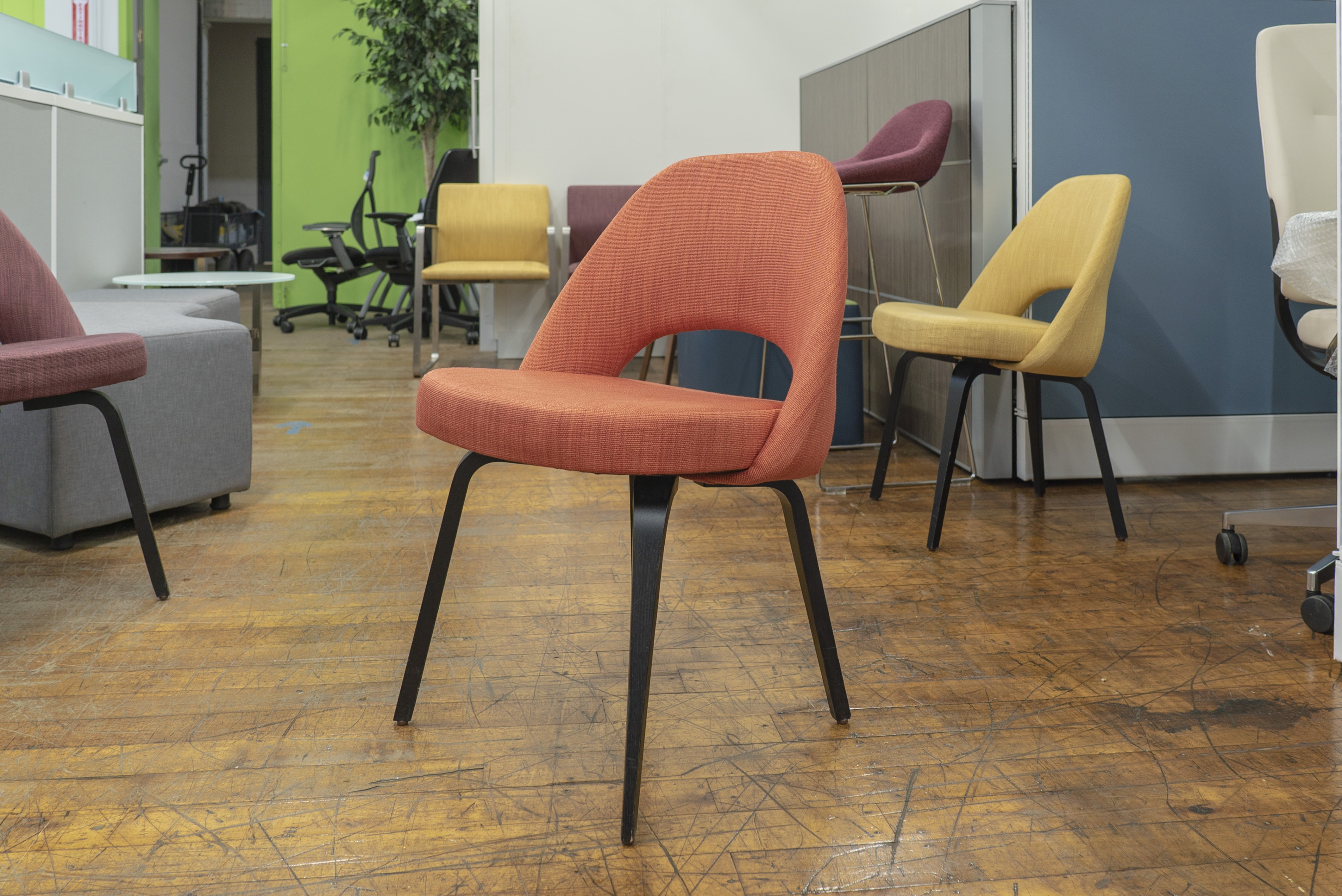 knoll-saarinen-guest-chairs-available-in-3-colors