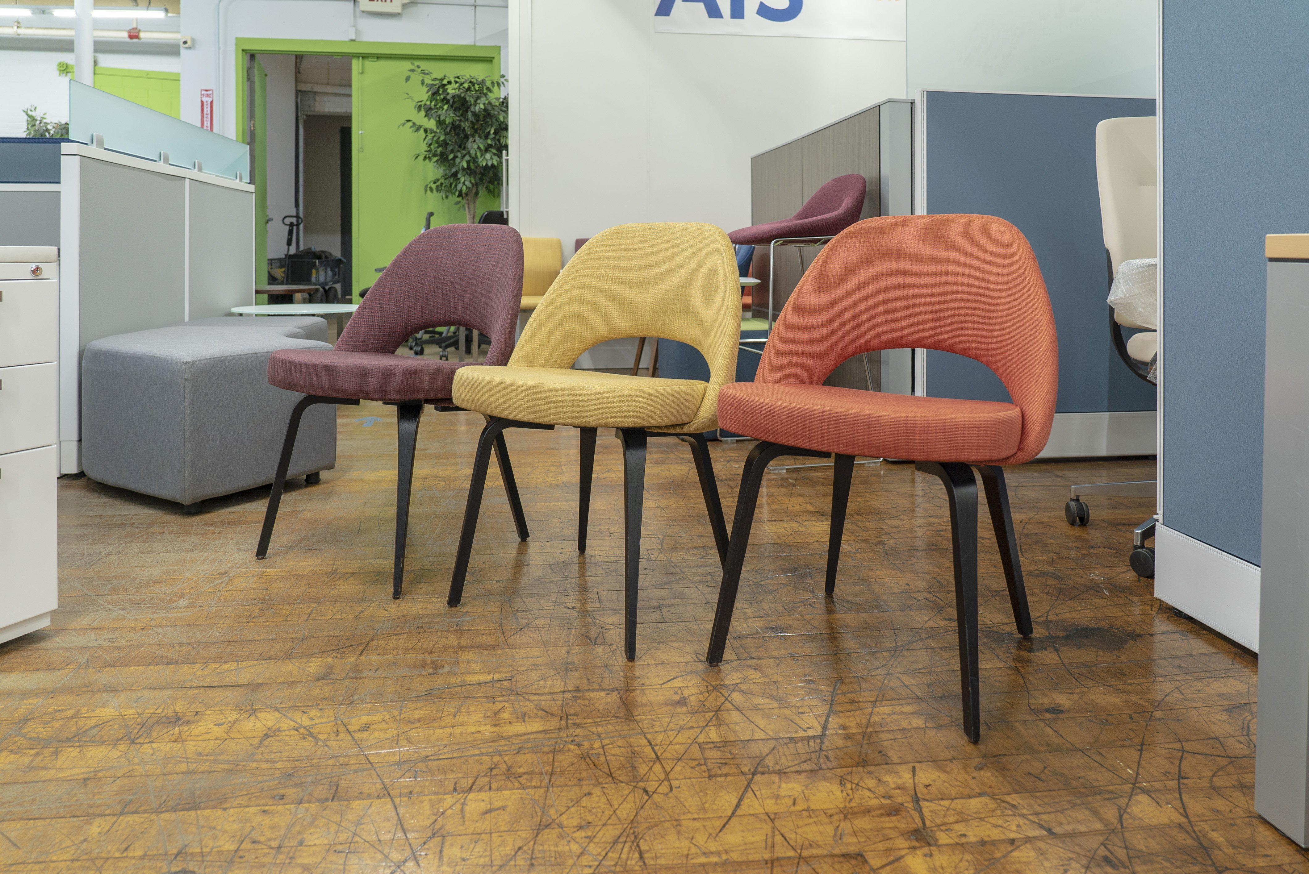 knoll-saarinen-guest-chairs-available-in-3-colors