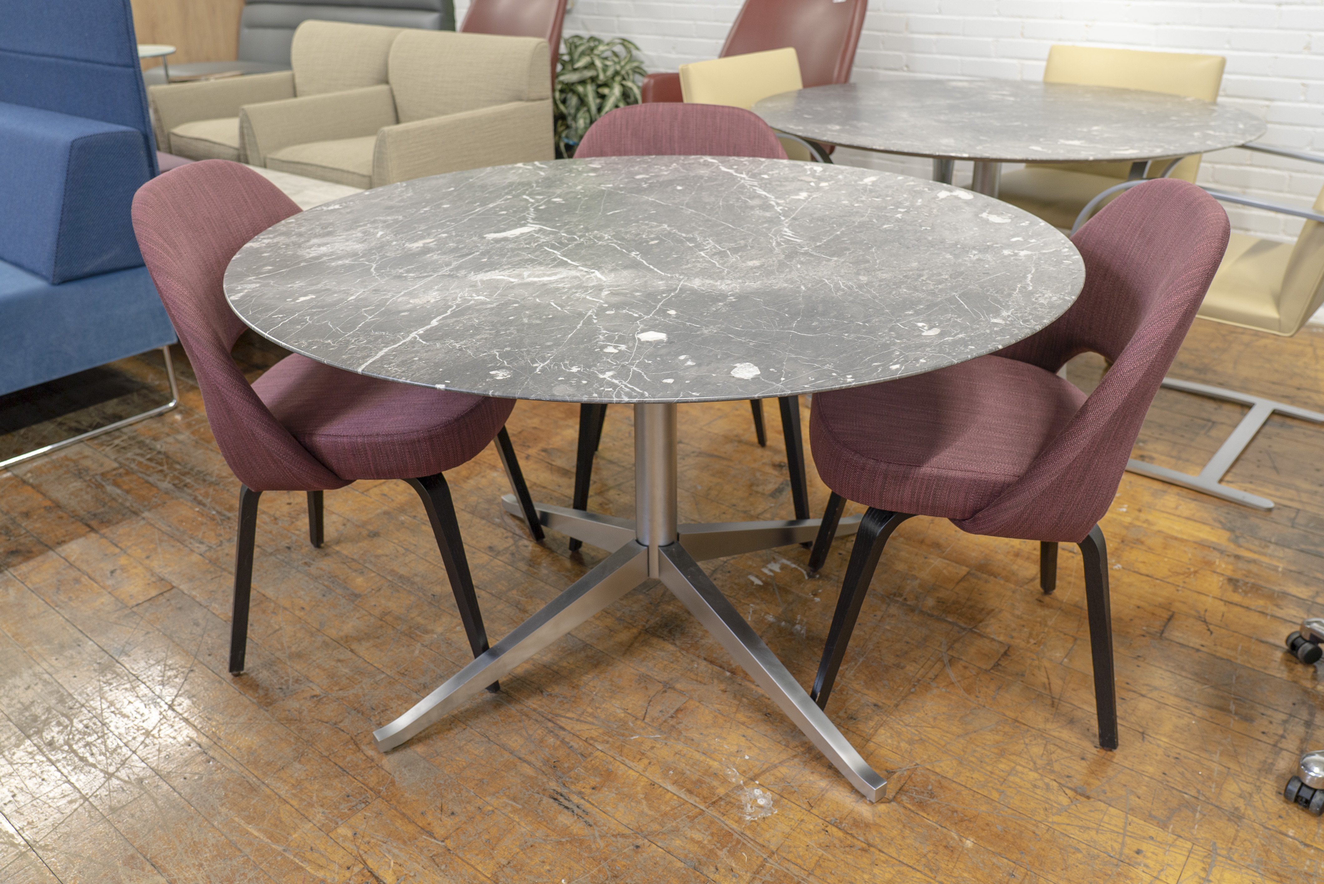 florence-knoll™-48-marble-round-tables