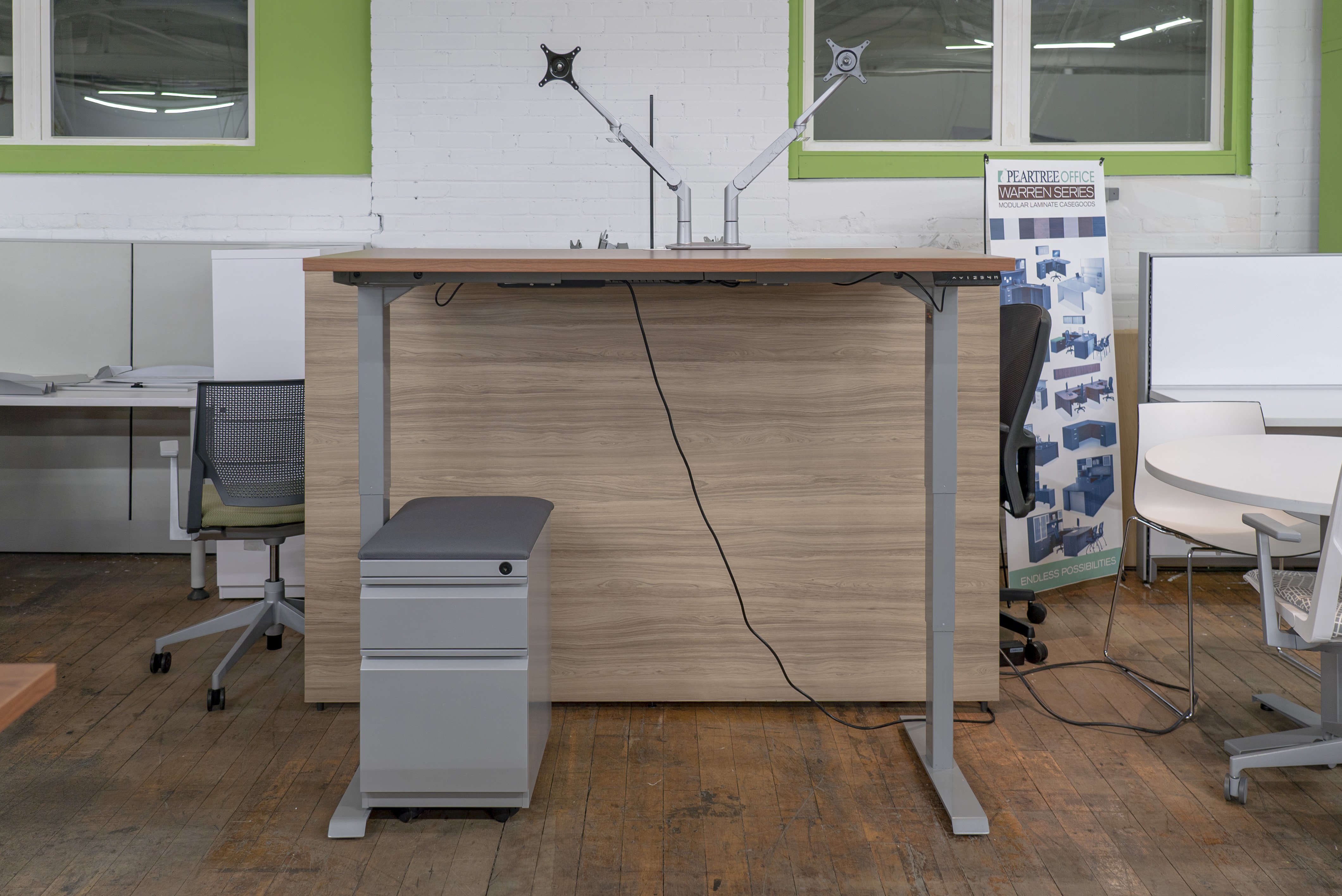 hat-contract-height-adjustable-desk