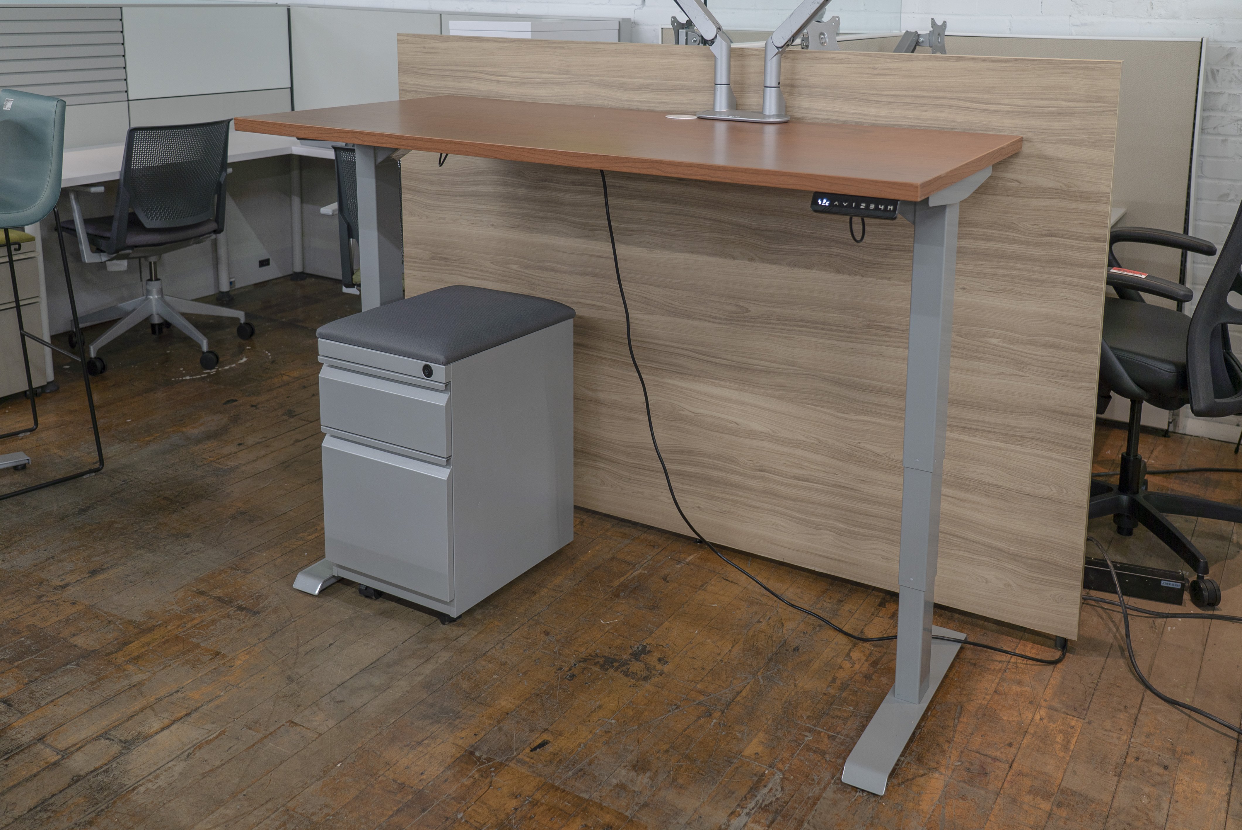 hat-contract-height-adjustable-desk