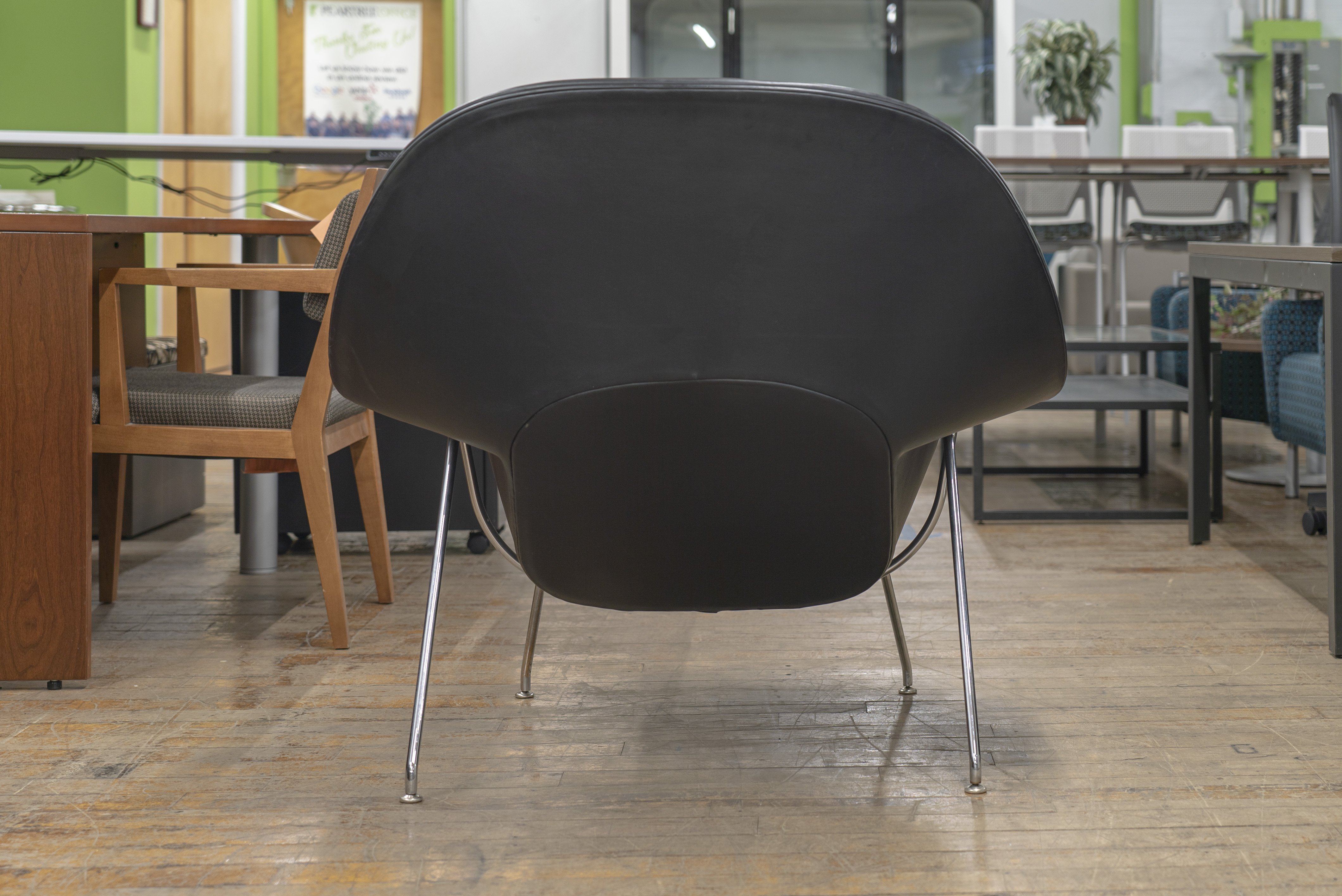 knoll-saarinen-womb-chair-black-leather