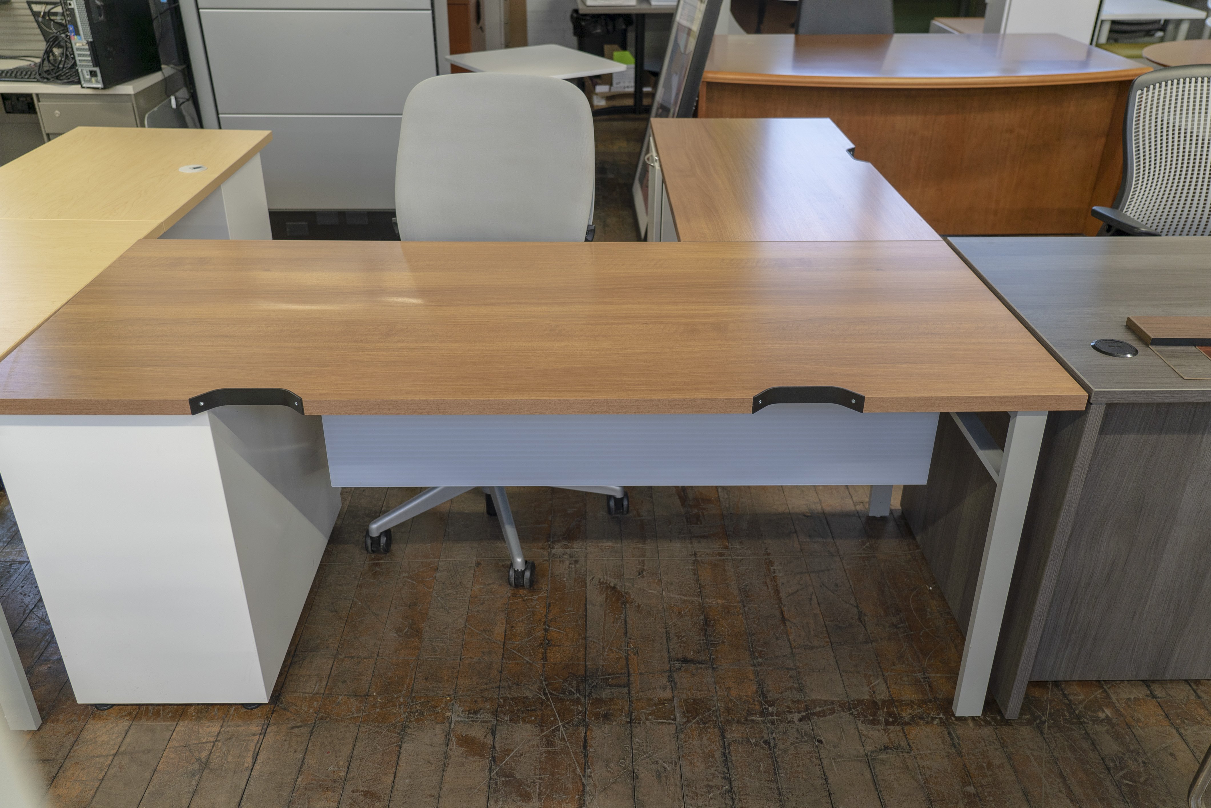 peartree-office-6-x-6-maple-laminate-l-desks