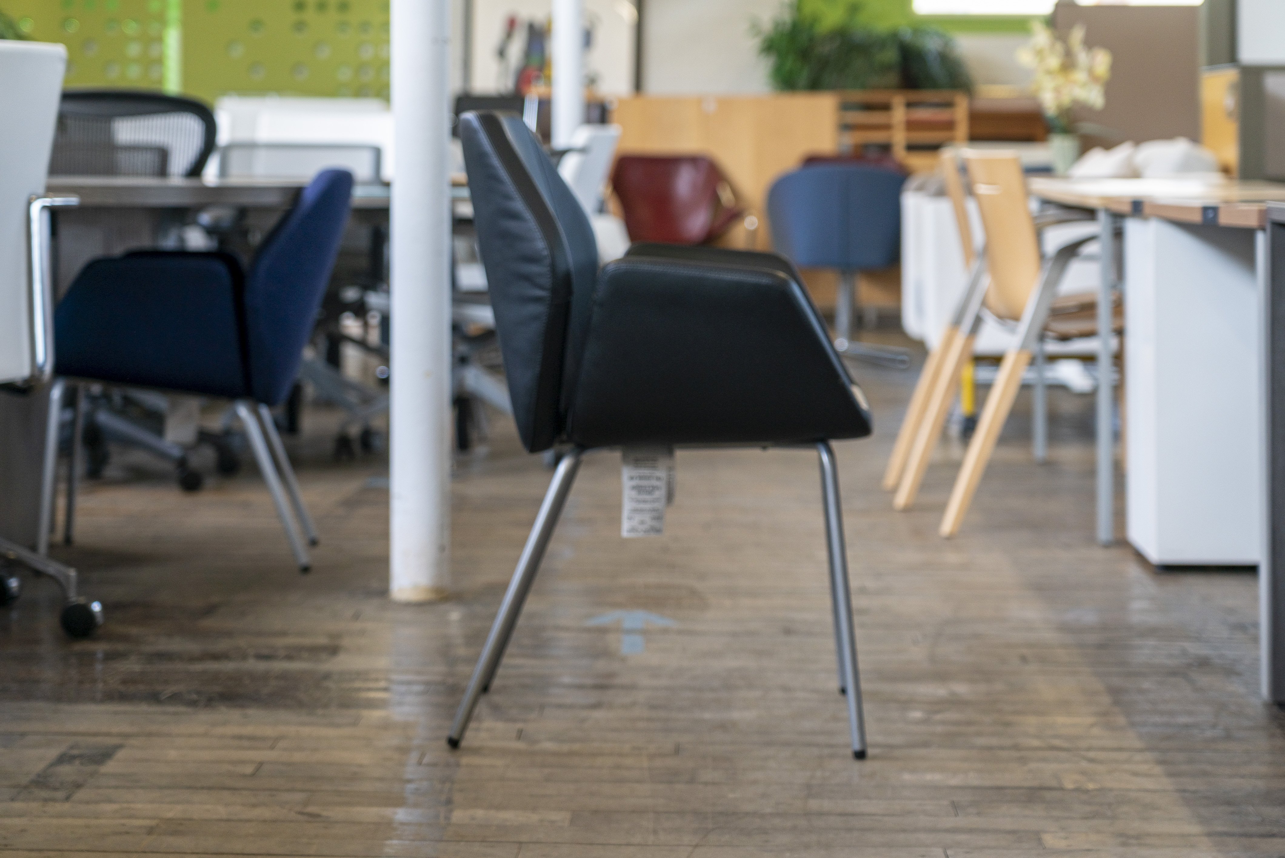 keilhauer-cahoots-leather-guest-chairs