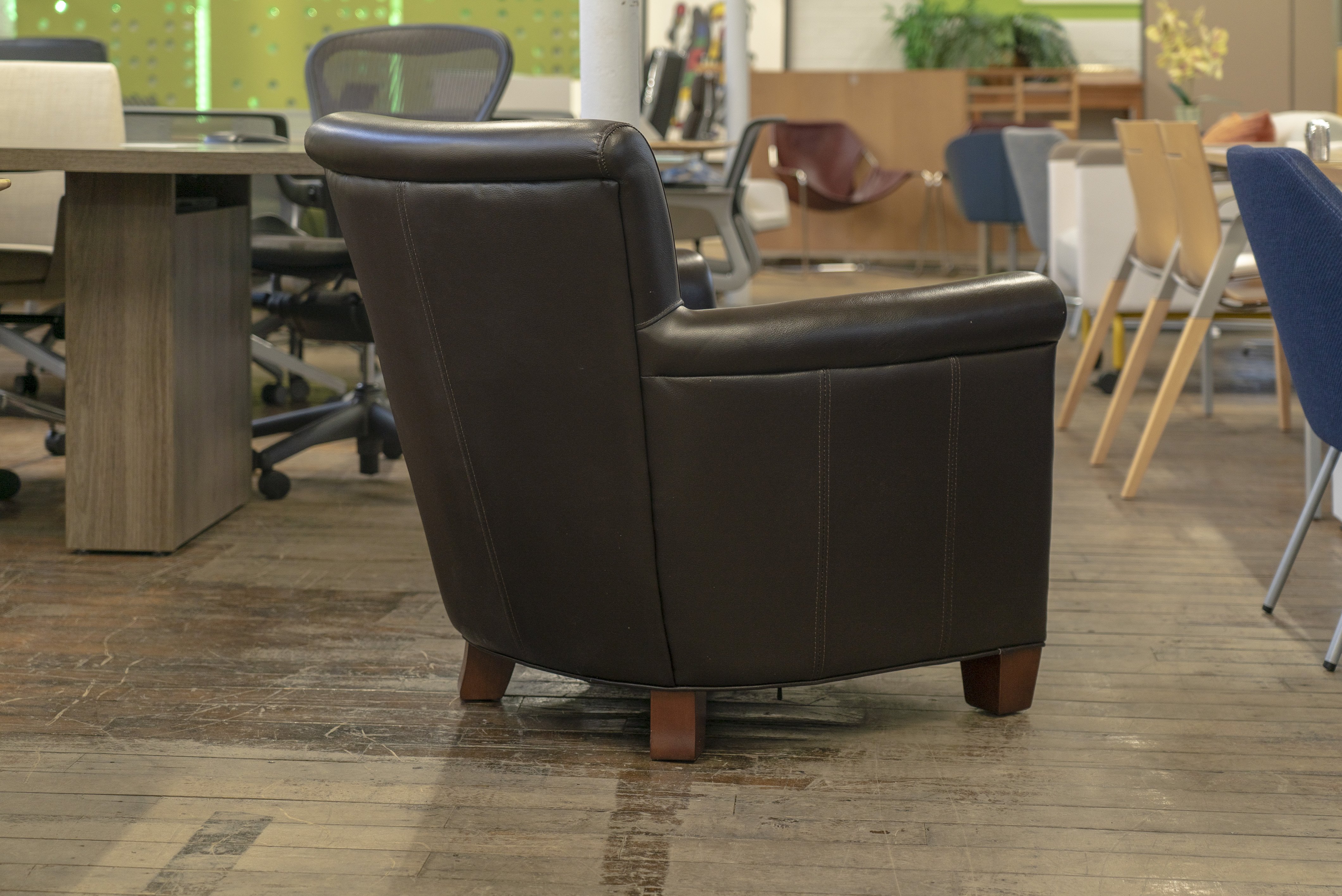 pottery-barn-irving-roll-arm-leather-armchair