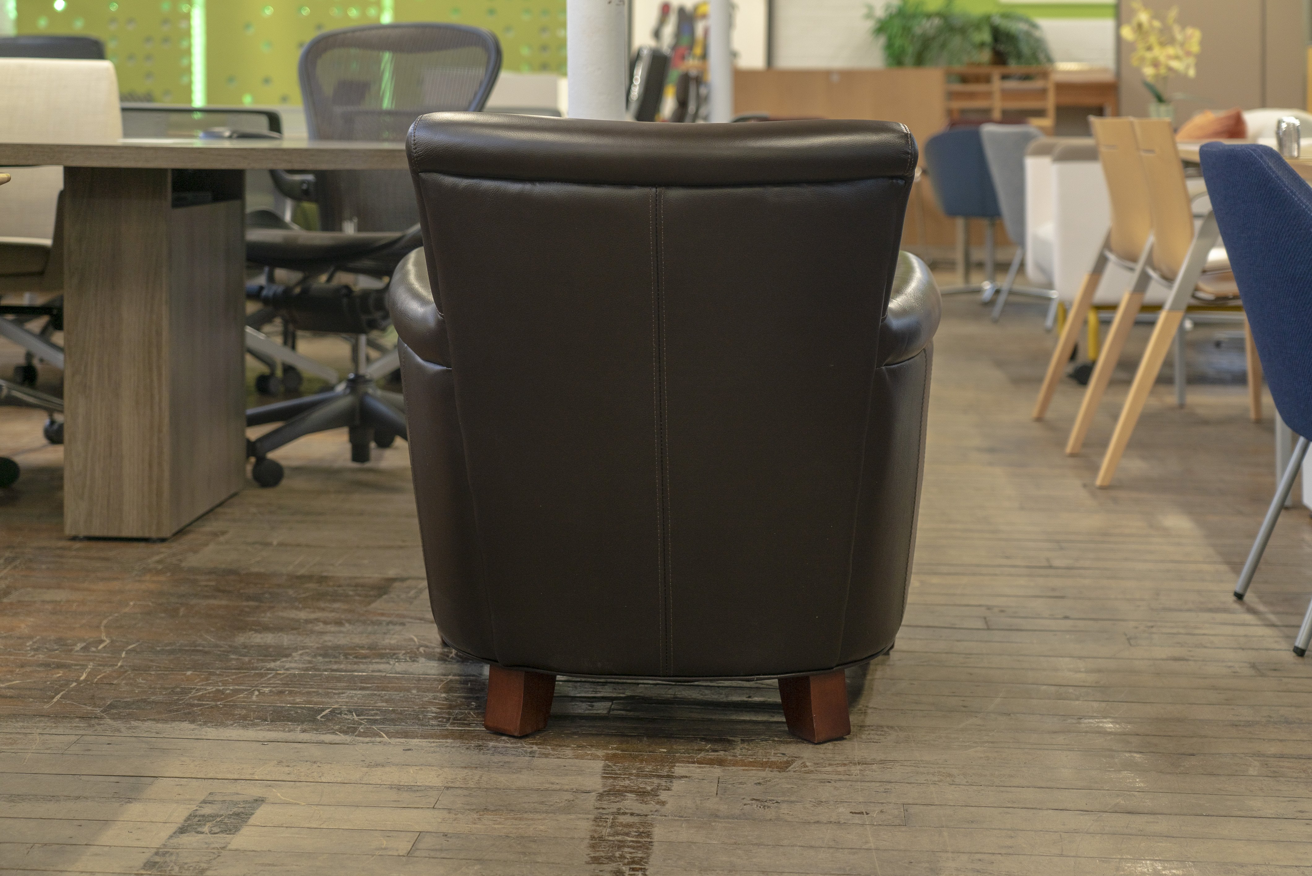 pottery-barn-irving-roll-arm-leather-armchair