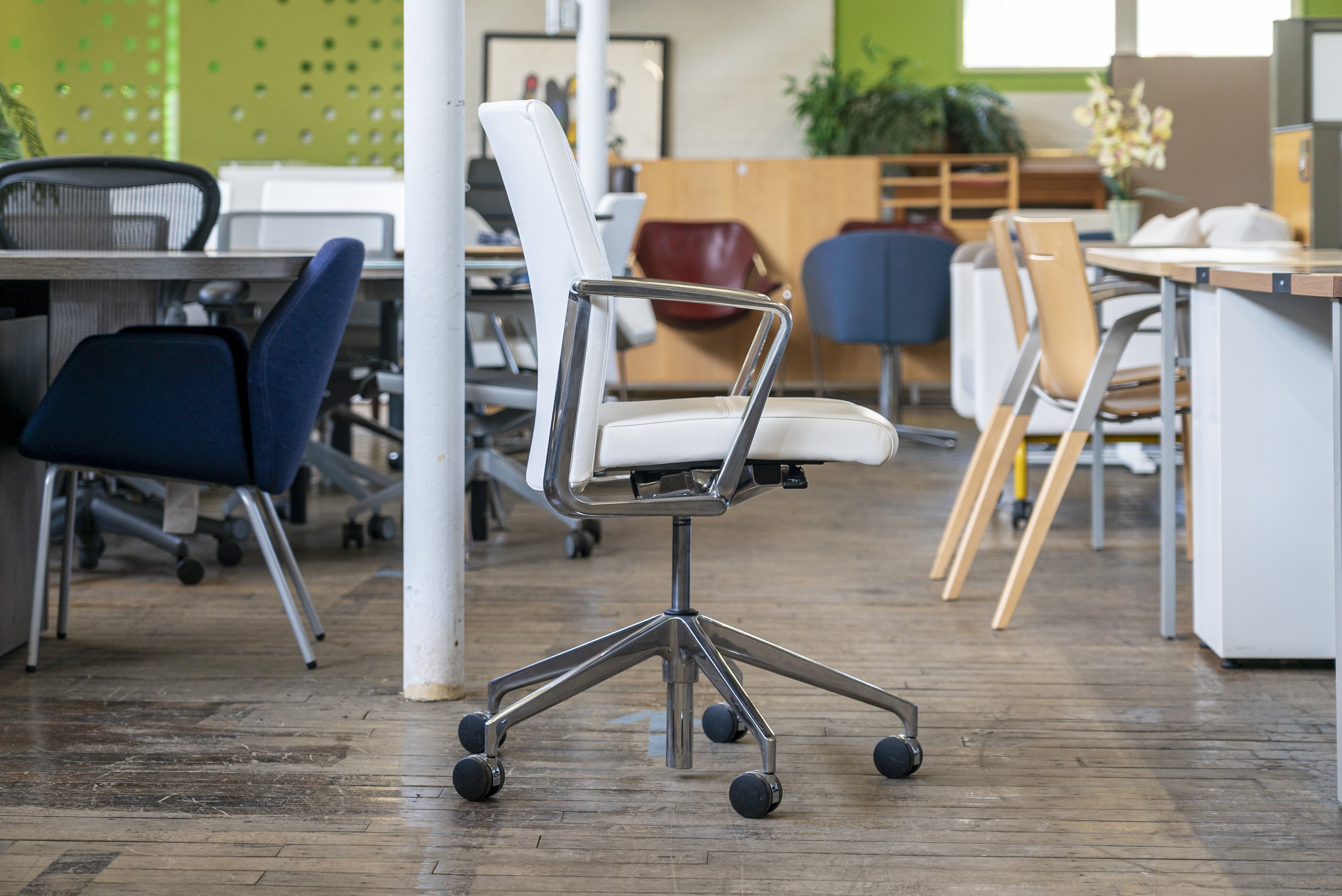 stylex-sava-leather-mid-back-conference-chairs