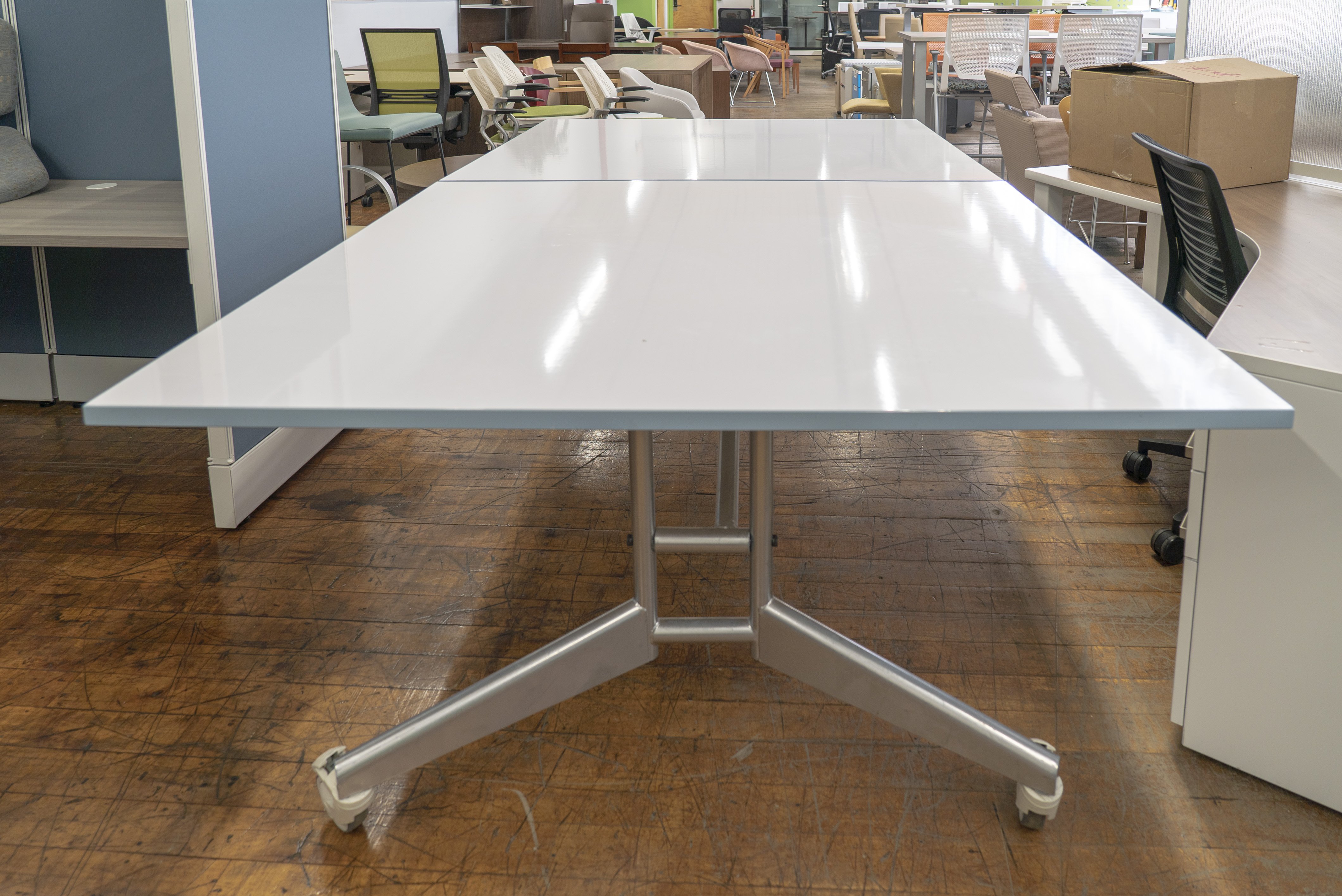scale-11-nomad-folding-conference-table-with-mobile-whiteboard
