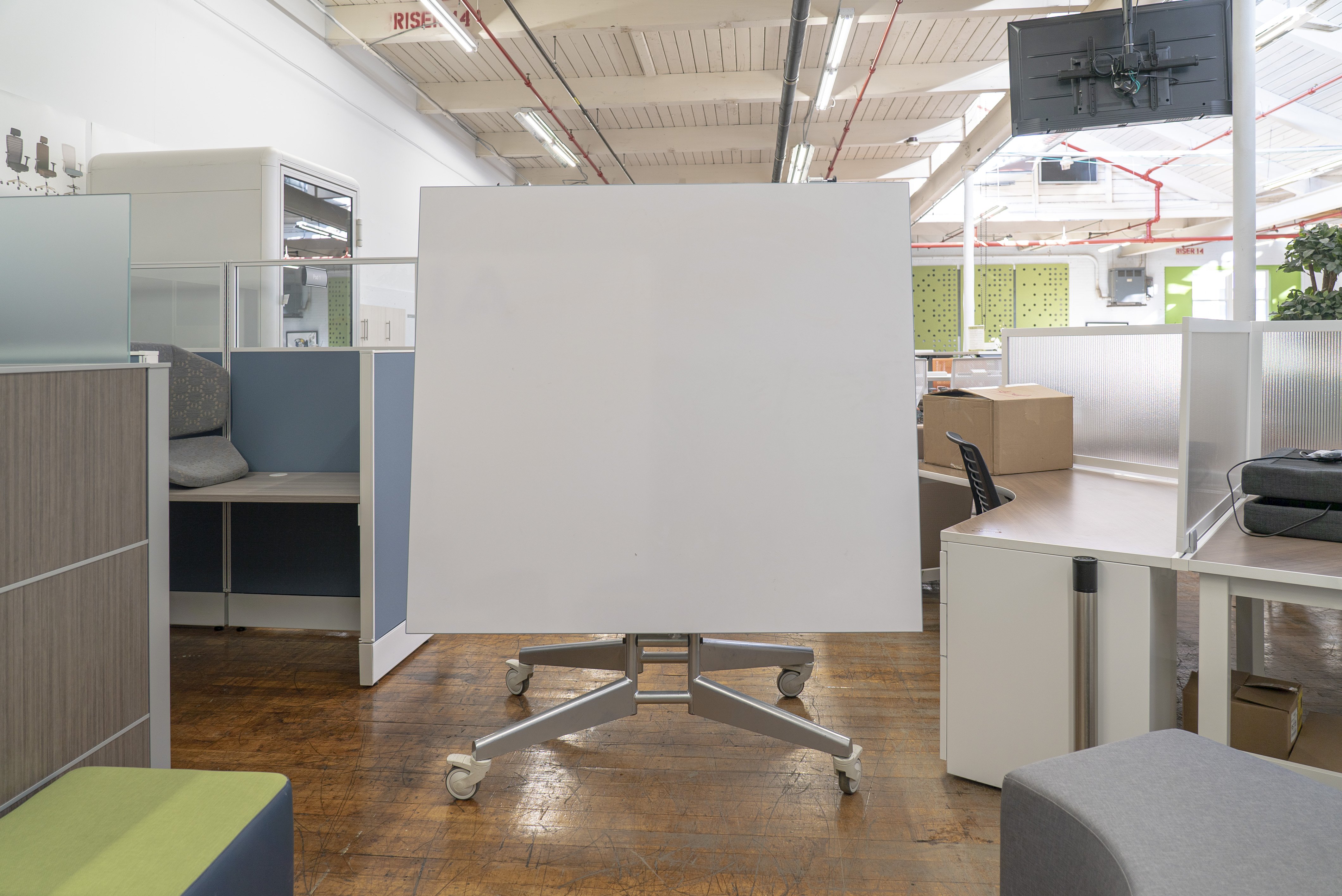 scale-11-nomad-folding-conference-table-with-mobile-whiteboard
