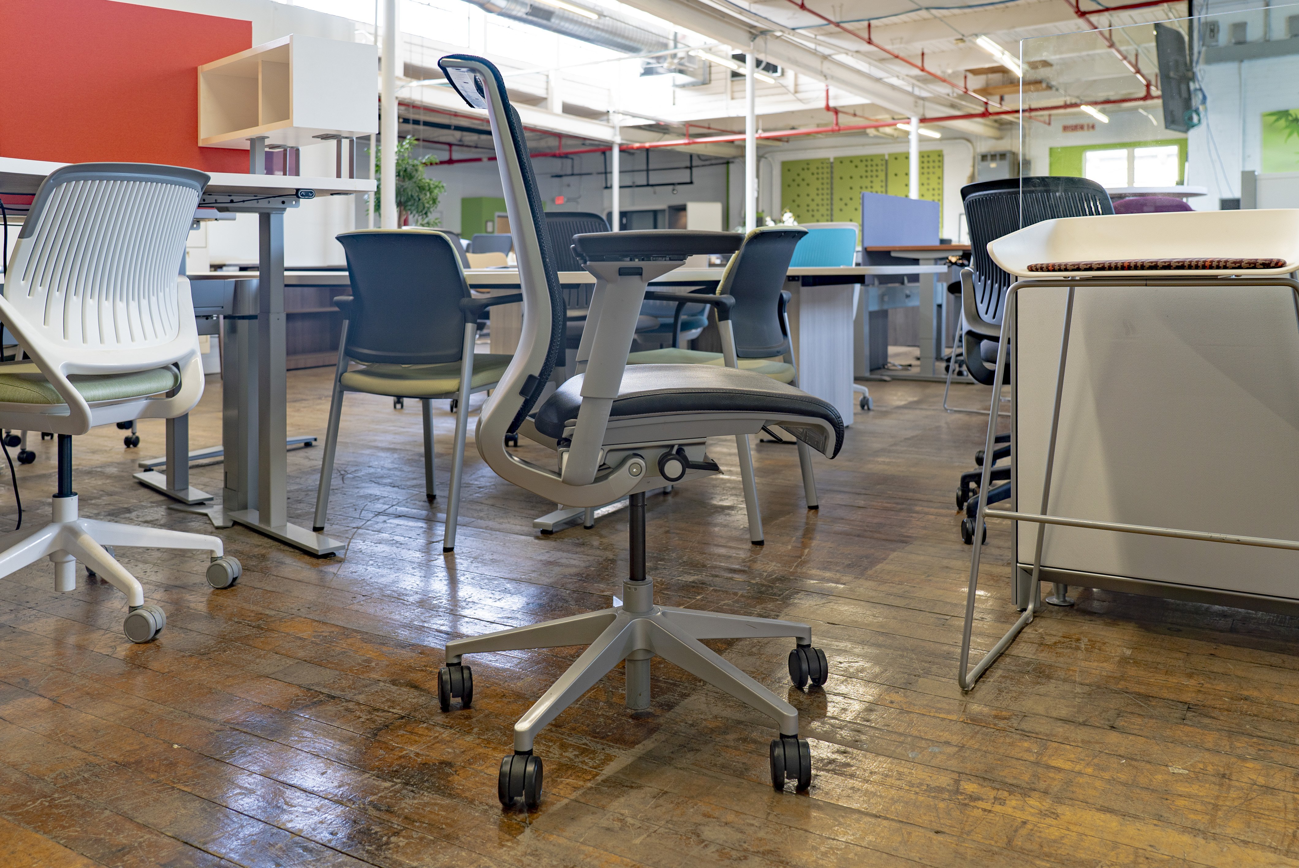 steelcase-think-v1-mesh-back-leather-task-chairs