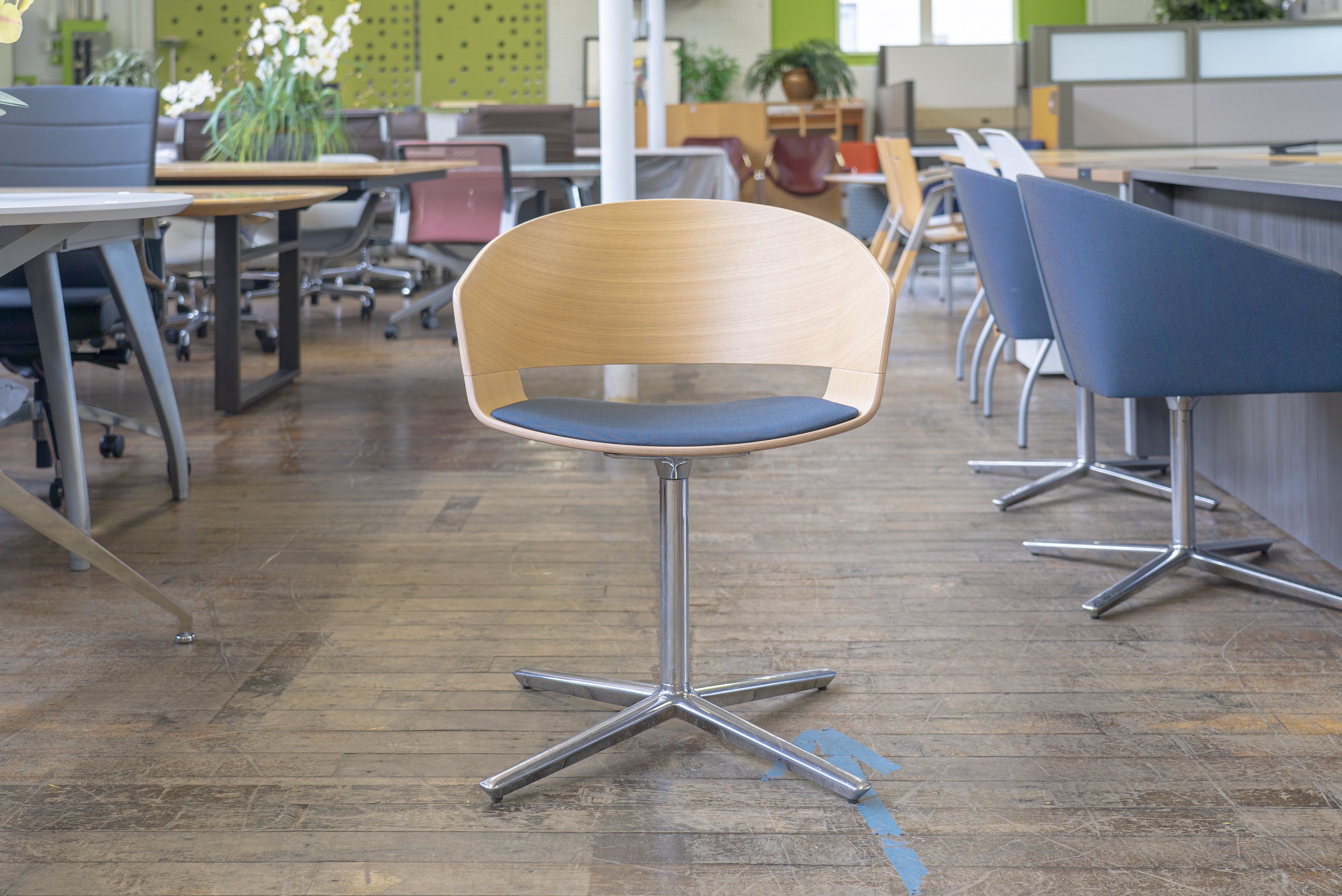andreu-world-ronda-swivel-chairs