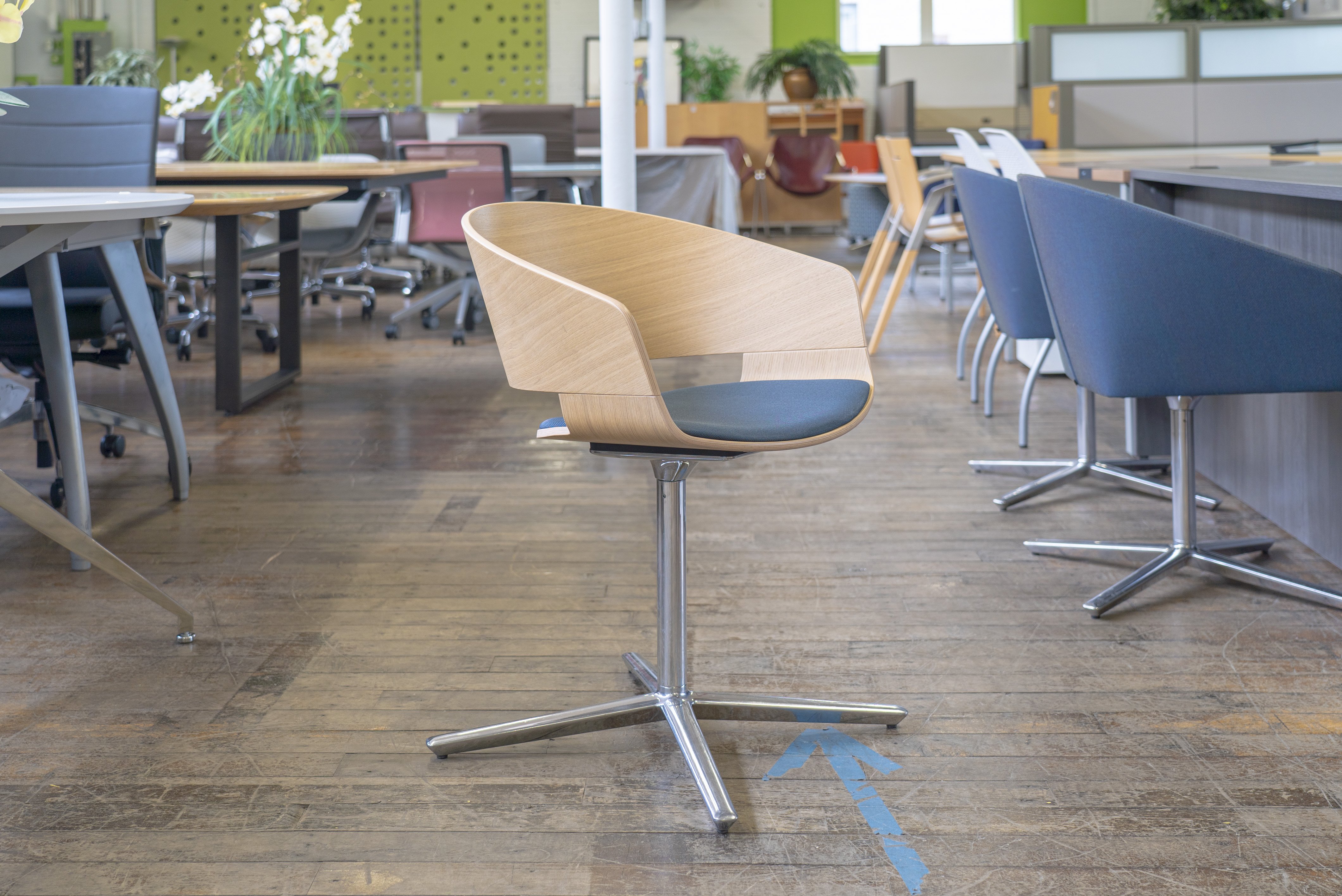 andreu-world-ronda-swivel-chairs