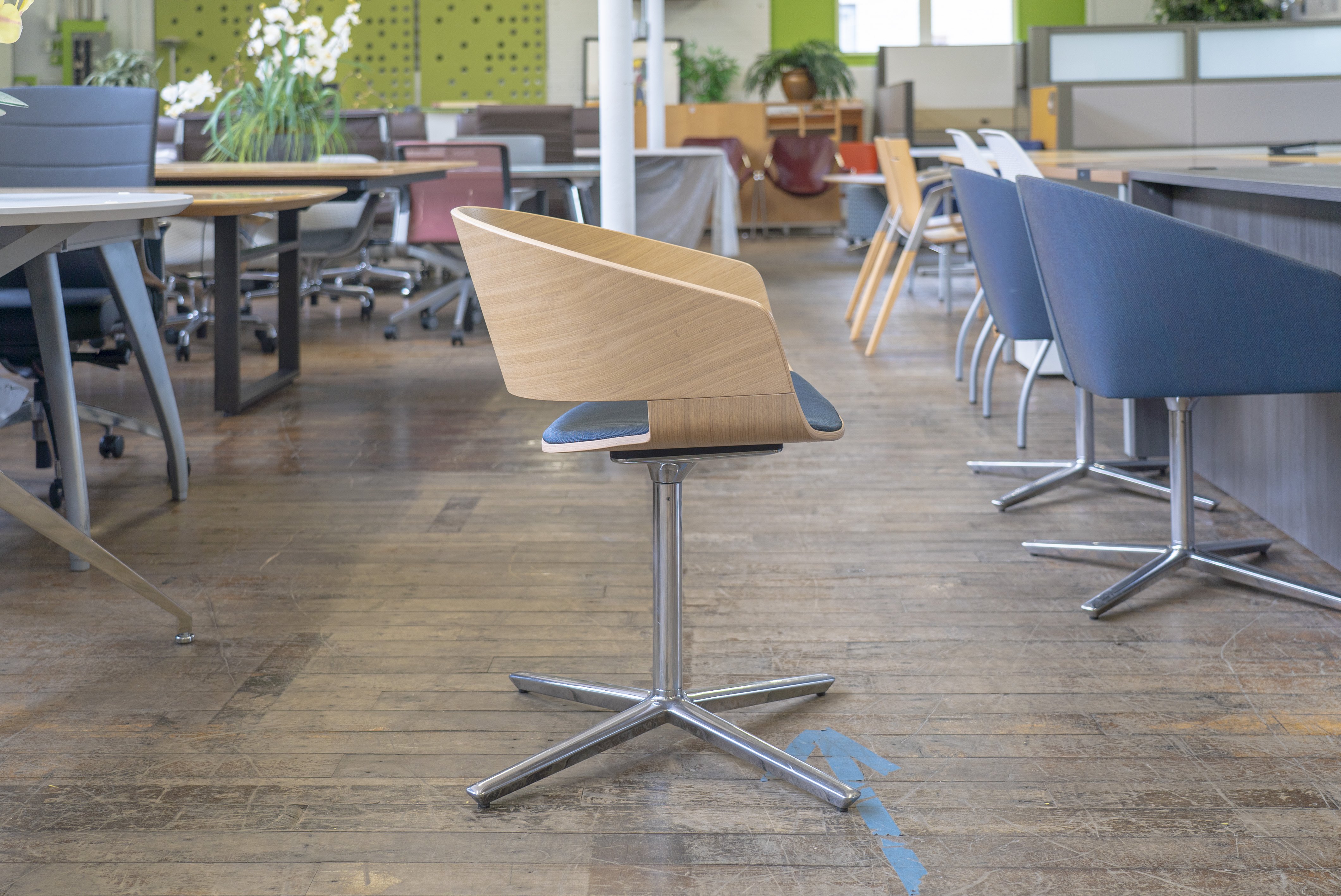 andreu-world-ronda-swivel-chairs