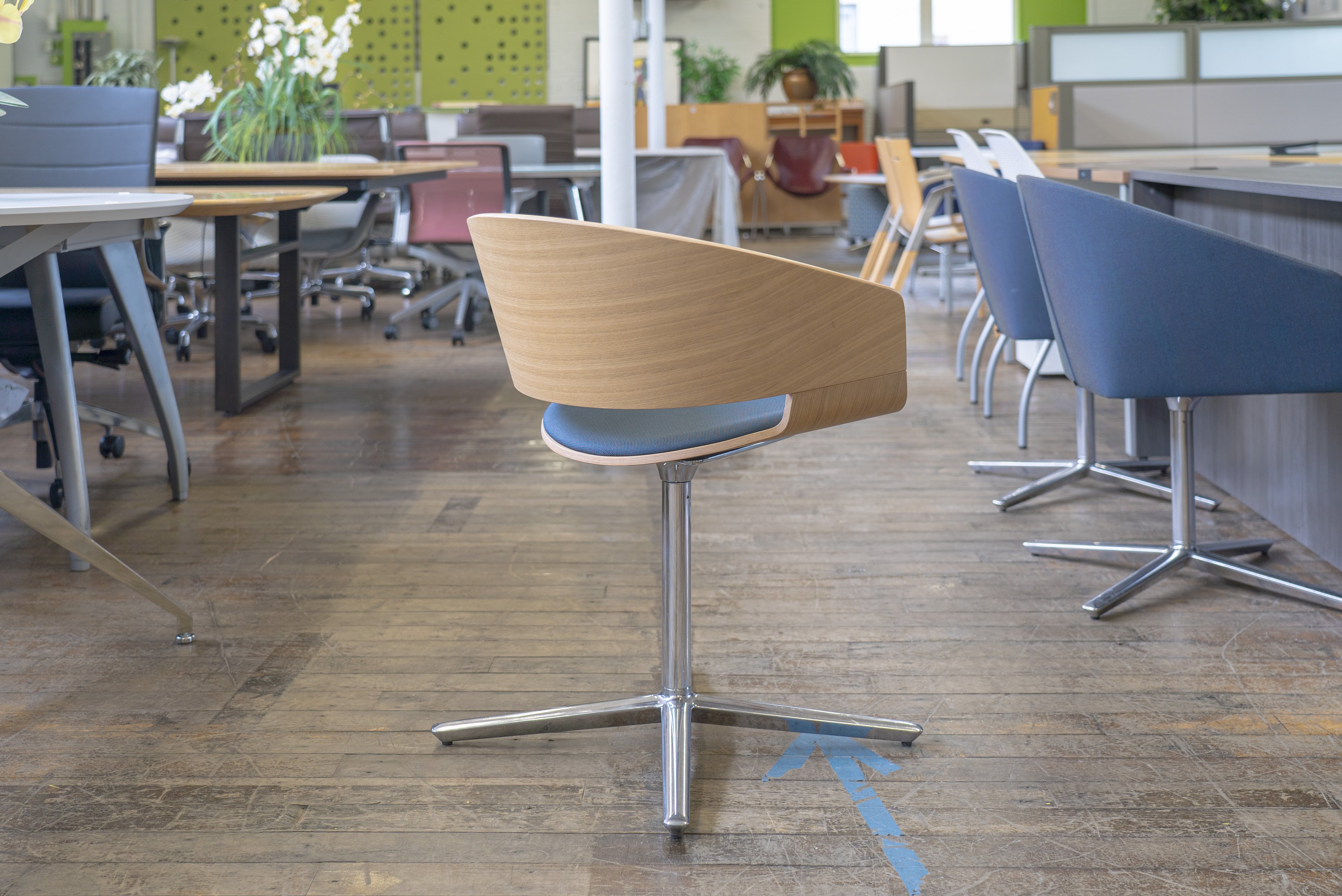 andreu-world-ronda-swivel-chairs