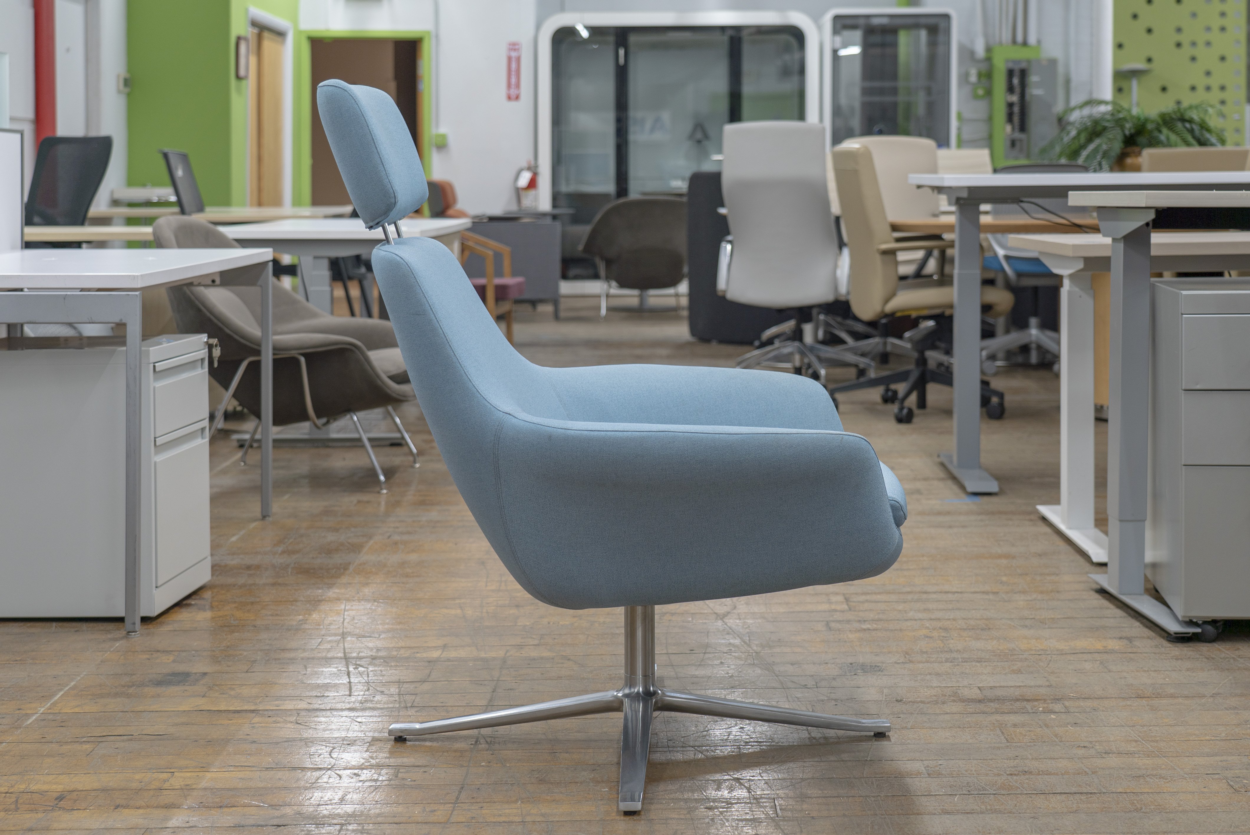 coalesse-bob-lounge-swivel-chairs-with-headrest