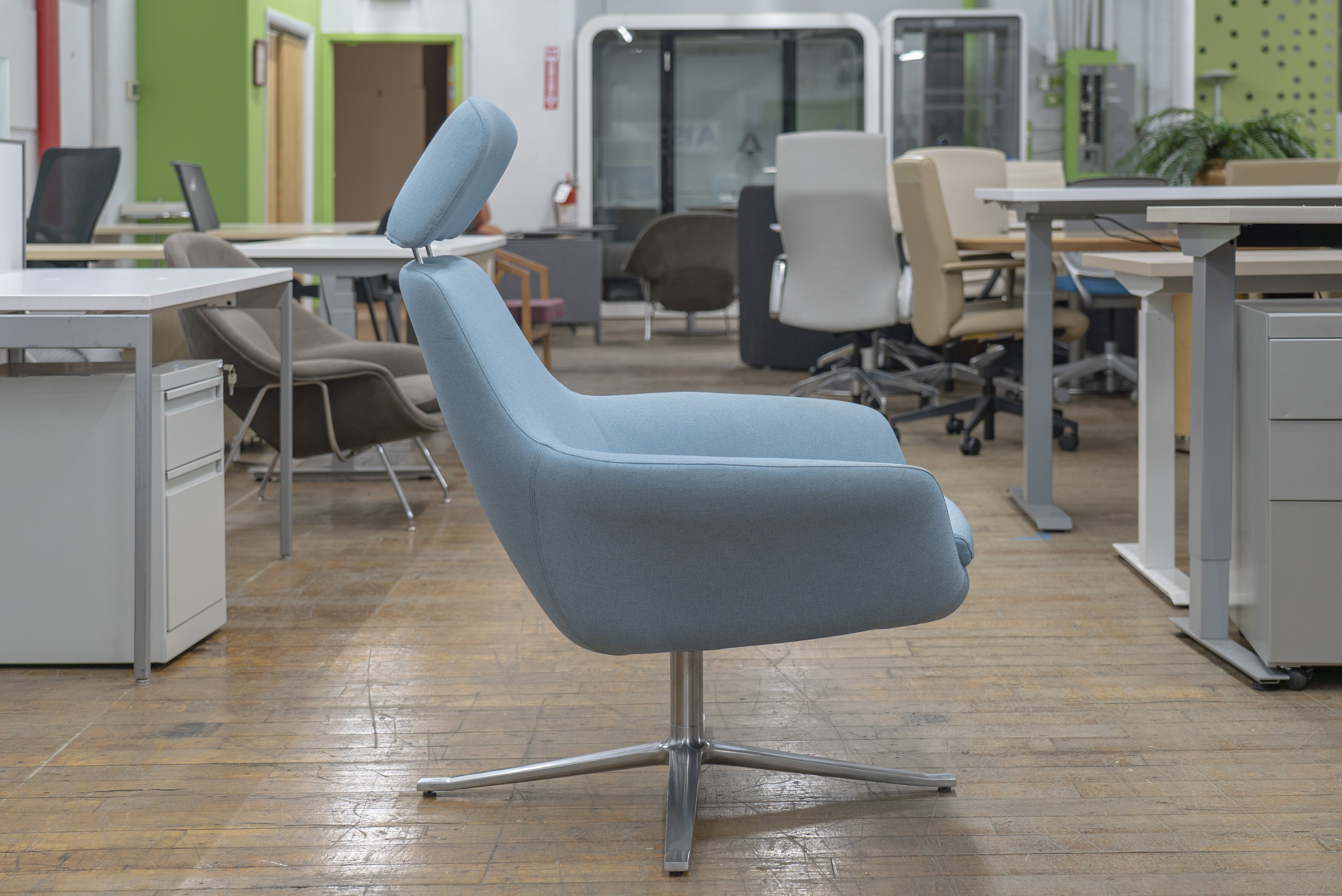 coalesse-bob-lounge-swivel-chairs-with-headrest