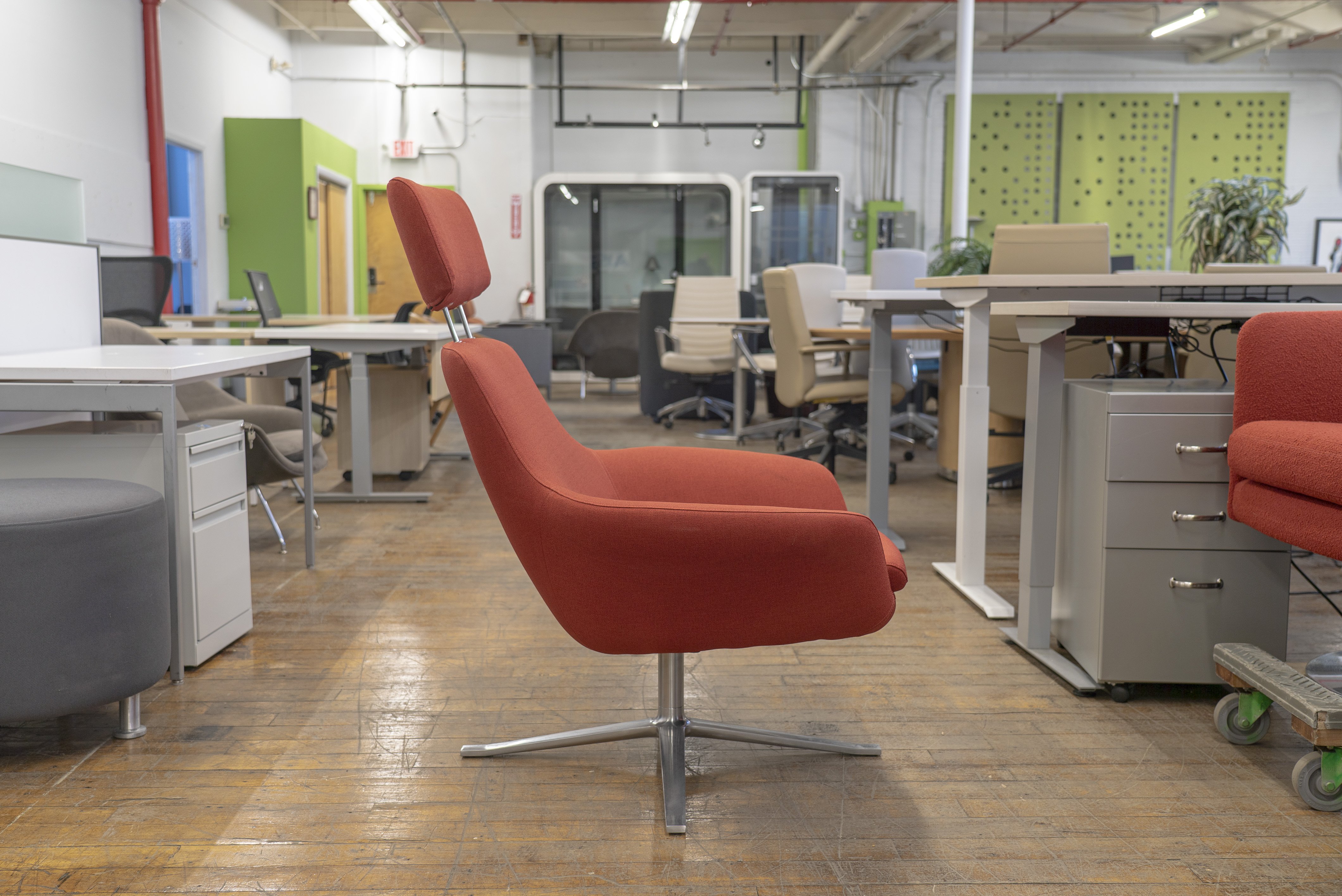 coalesse-bob-lounge-swivel-chairs-with-headrest