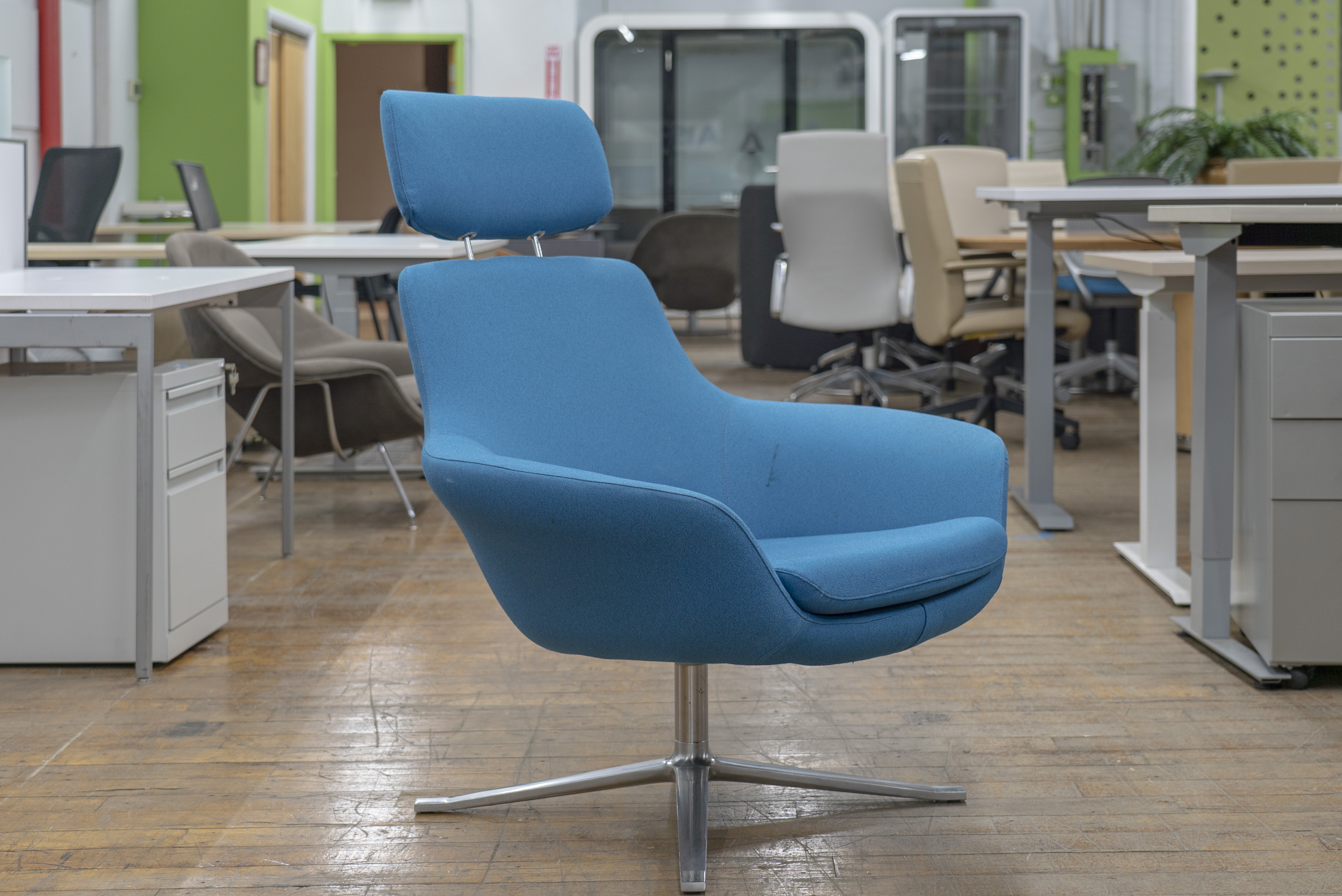 coalesse-bob-lounge-swivel-chairs-with-headrest