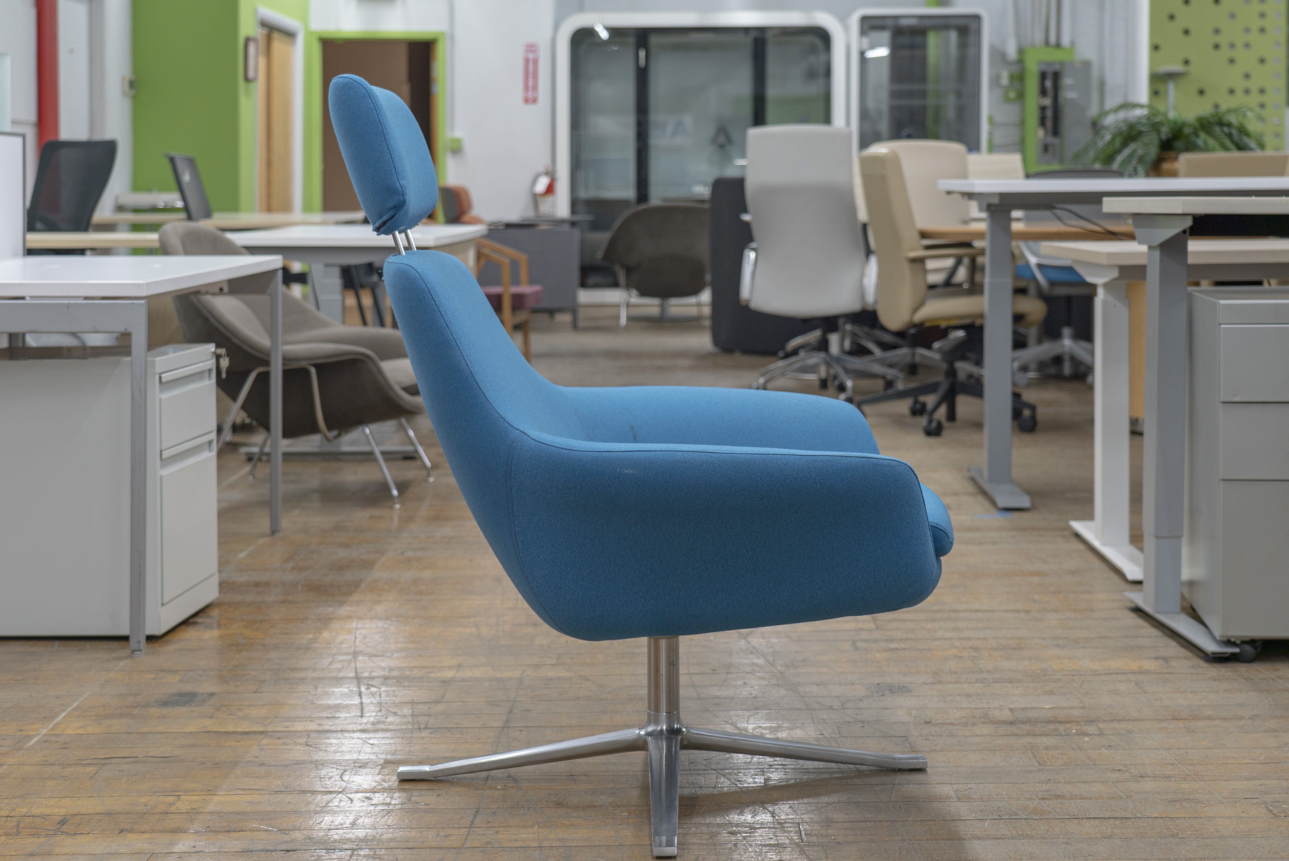 coalesse-bob-lounge-swivel-chairs-with-headrest
