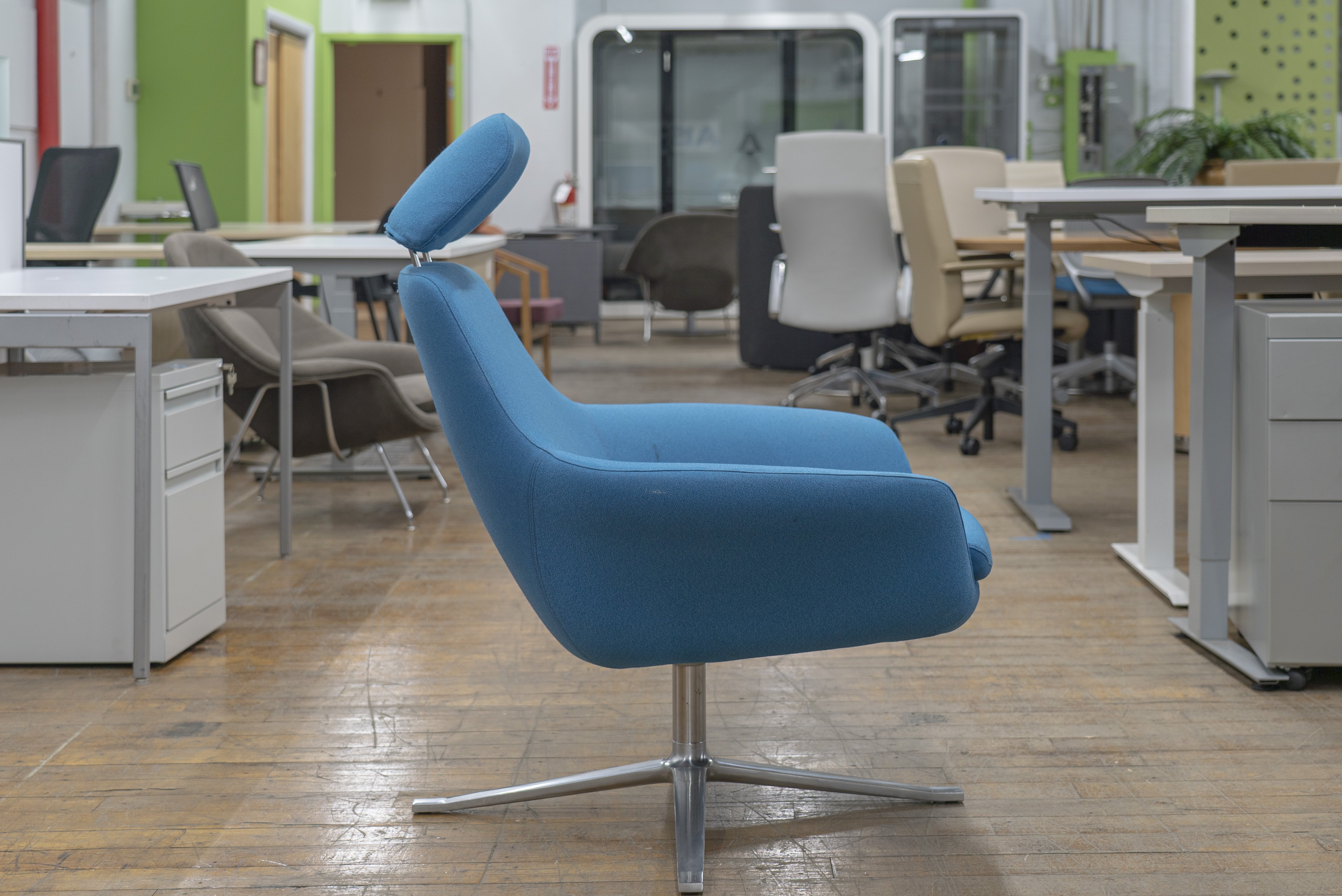 coalesse-bob-lounge-swivel-chairs-with-headrest