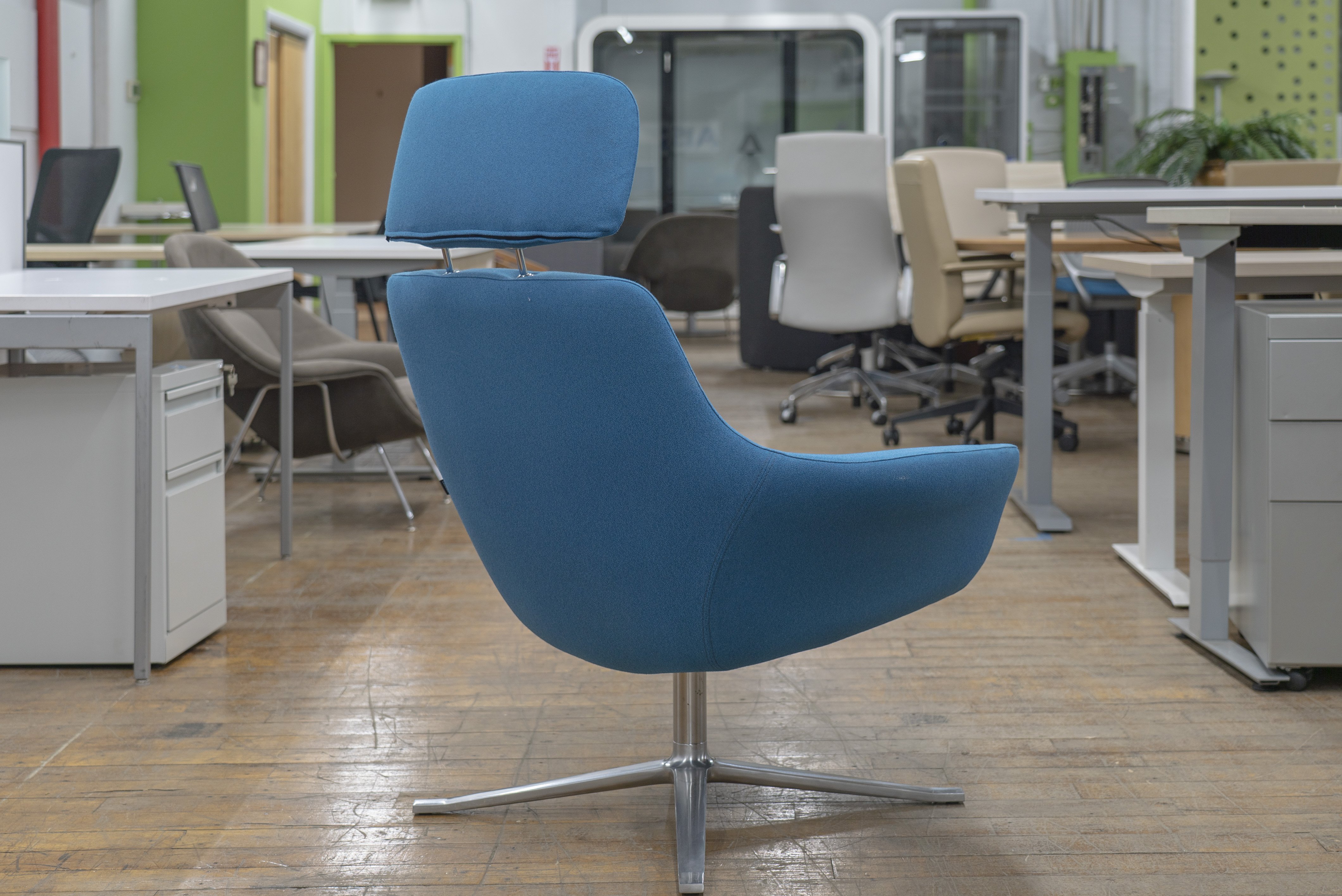 coalesse-bob-lounge-swivel-chairs-with-headrest