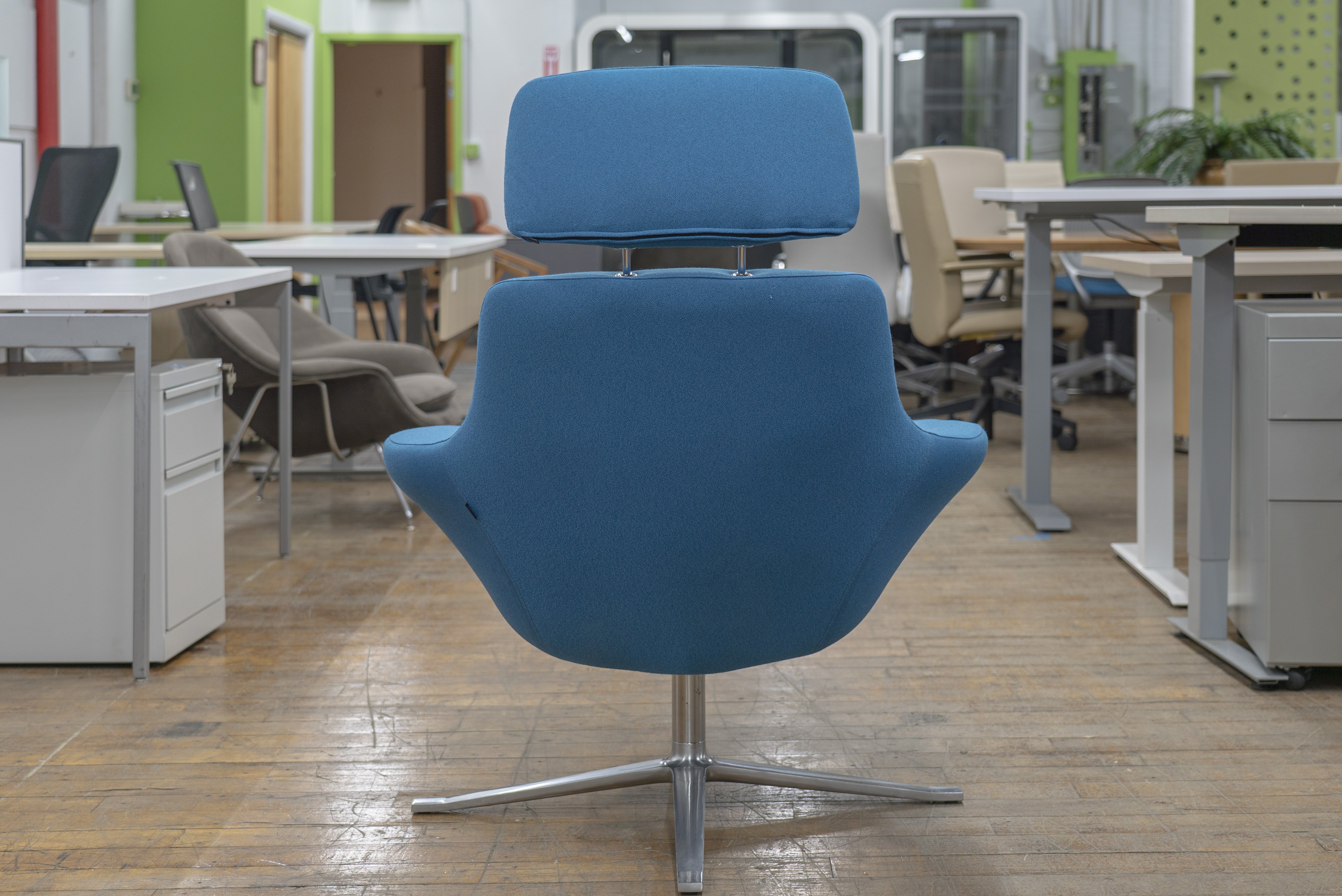 coalesse-bob-lounge-swivel-chairs-with-headrest