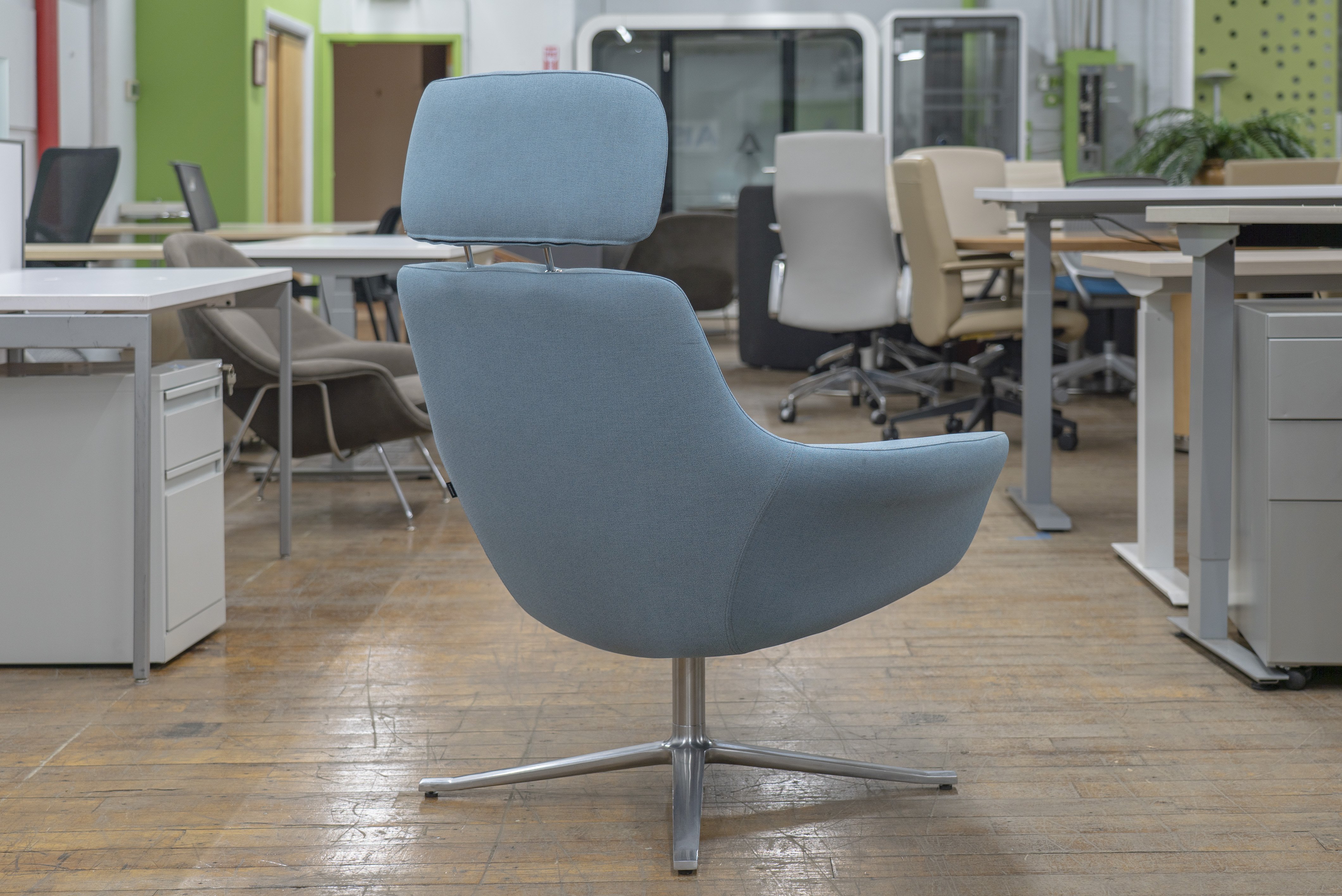 coalesse-bob-lounge-swivel-chairs-with-headrest