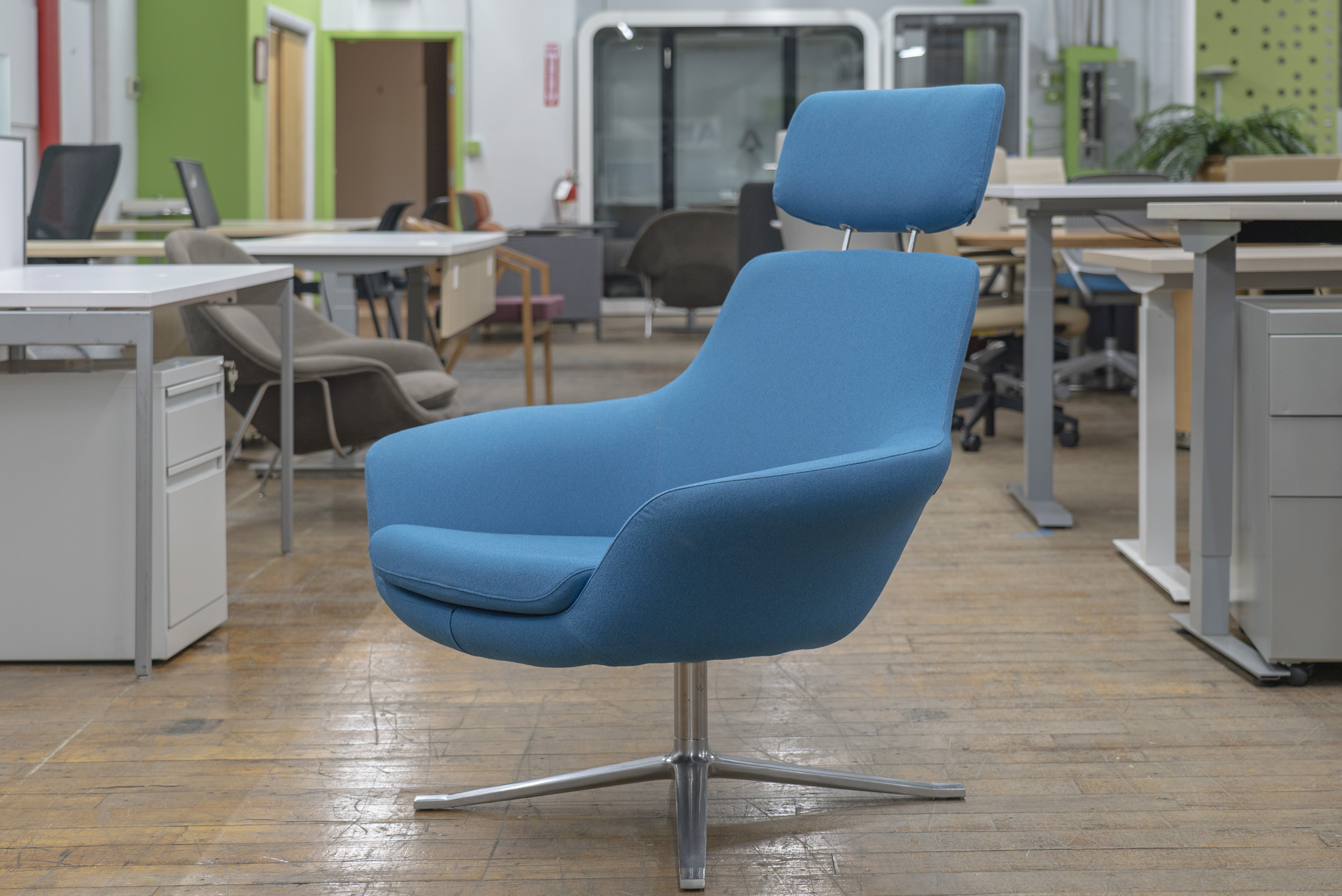 coalesse-bob-lounge-swivel-chairs-with-headrest