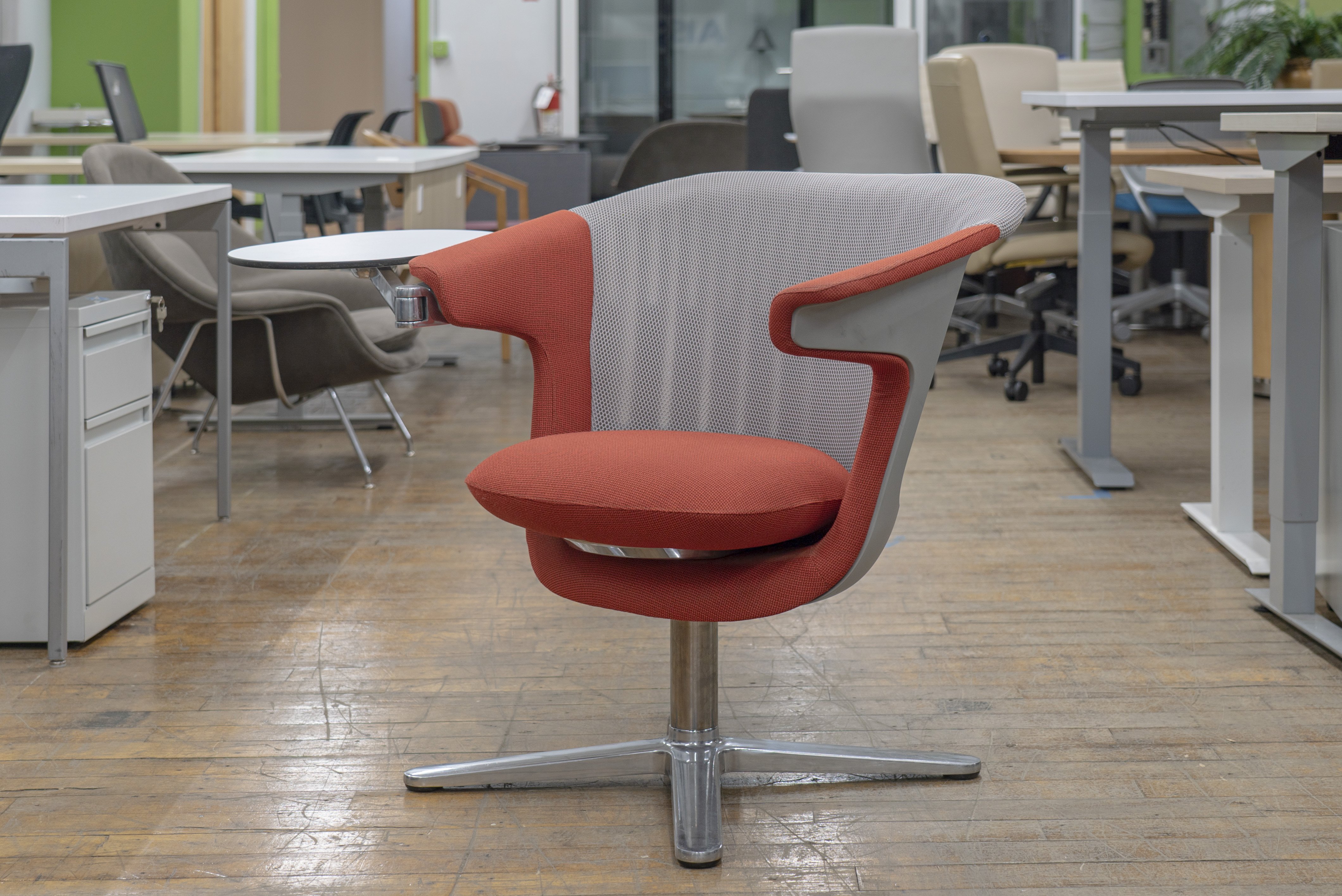 steelcase-i2i-swivel-lounge-chairs-with-tablet-copy
