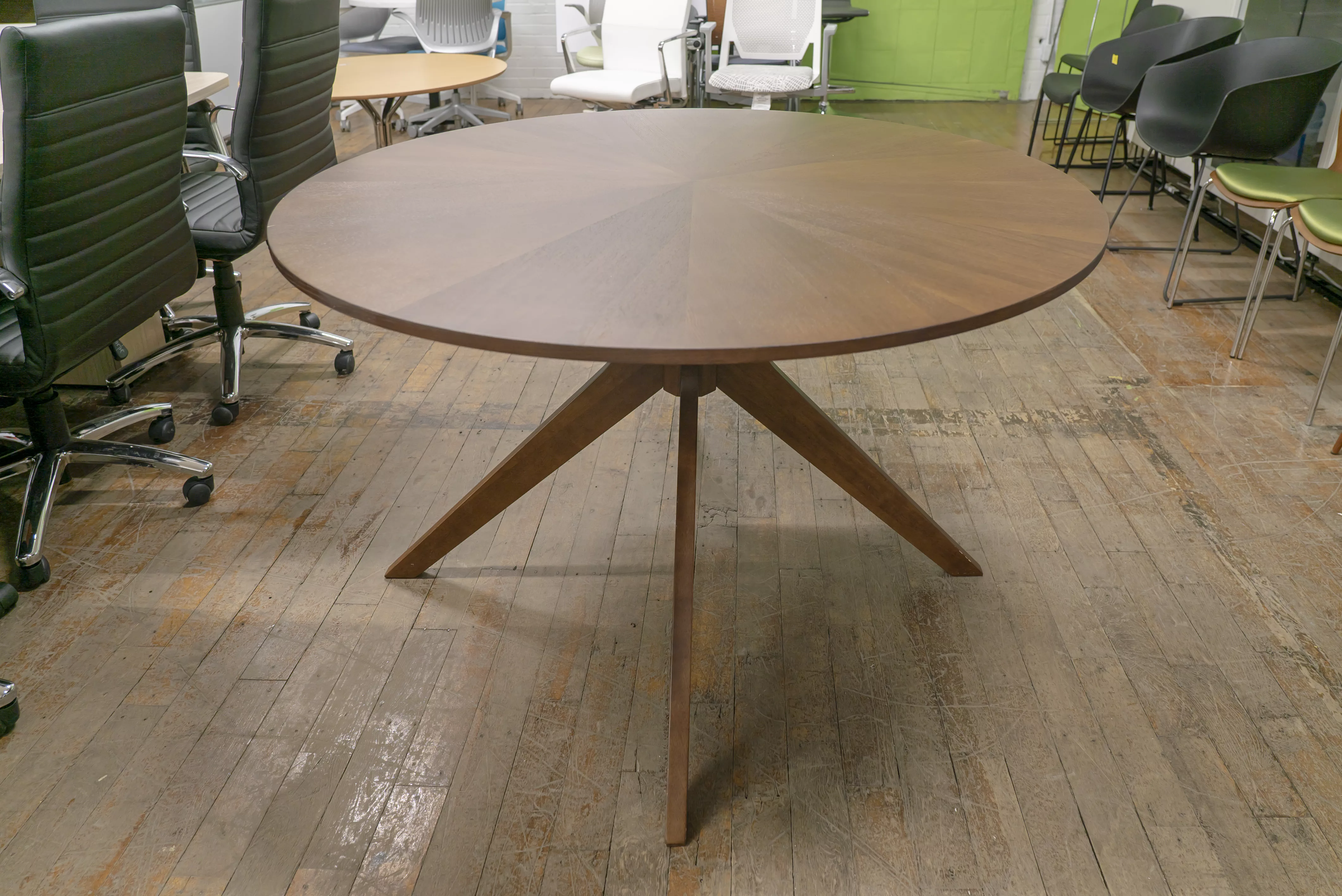 article-conan-walnut-round-table