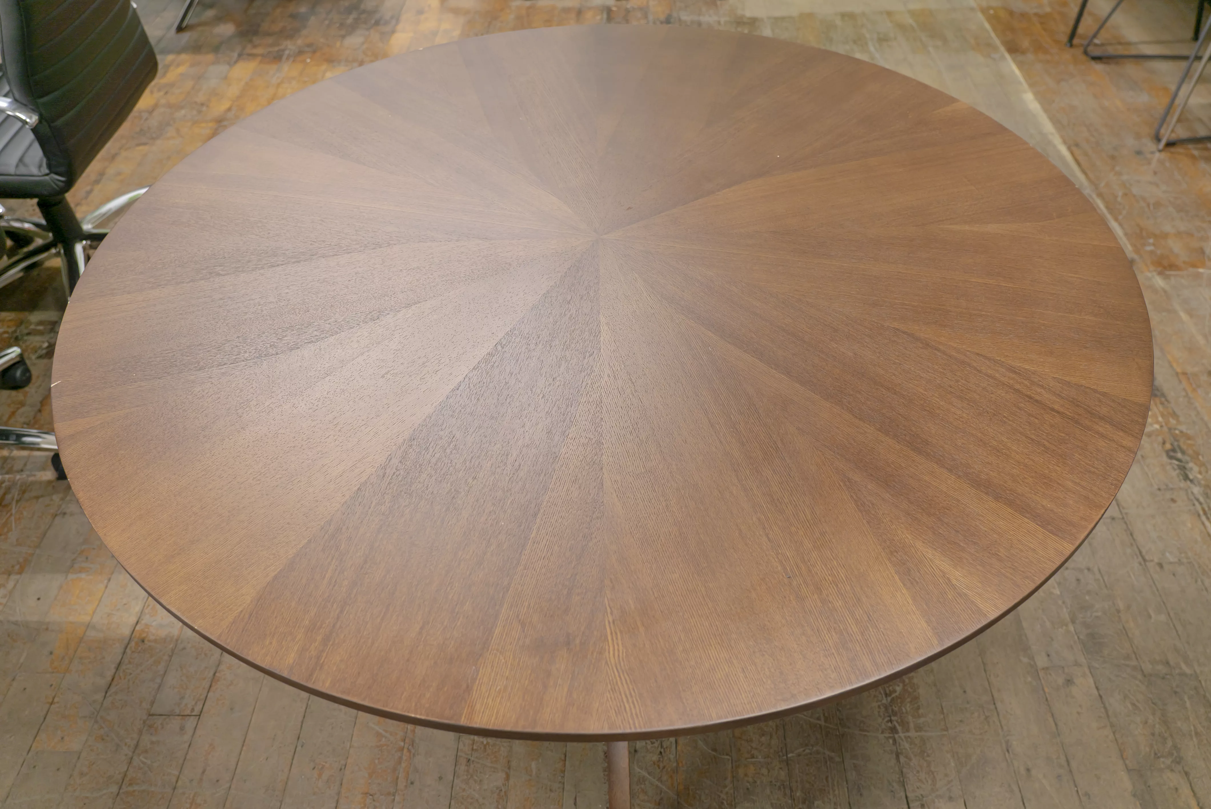 article-conan-walnut-round-table