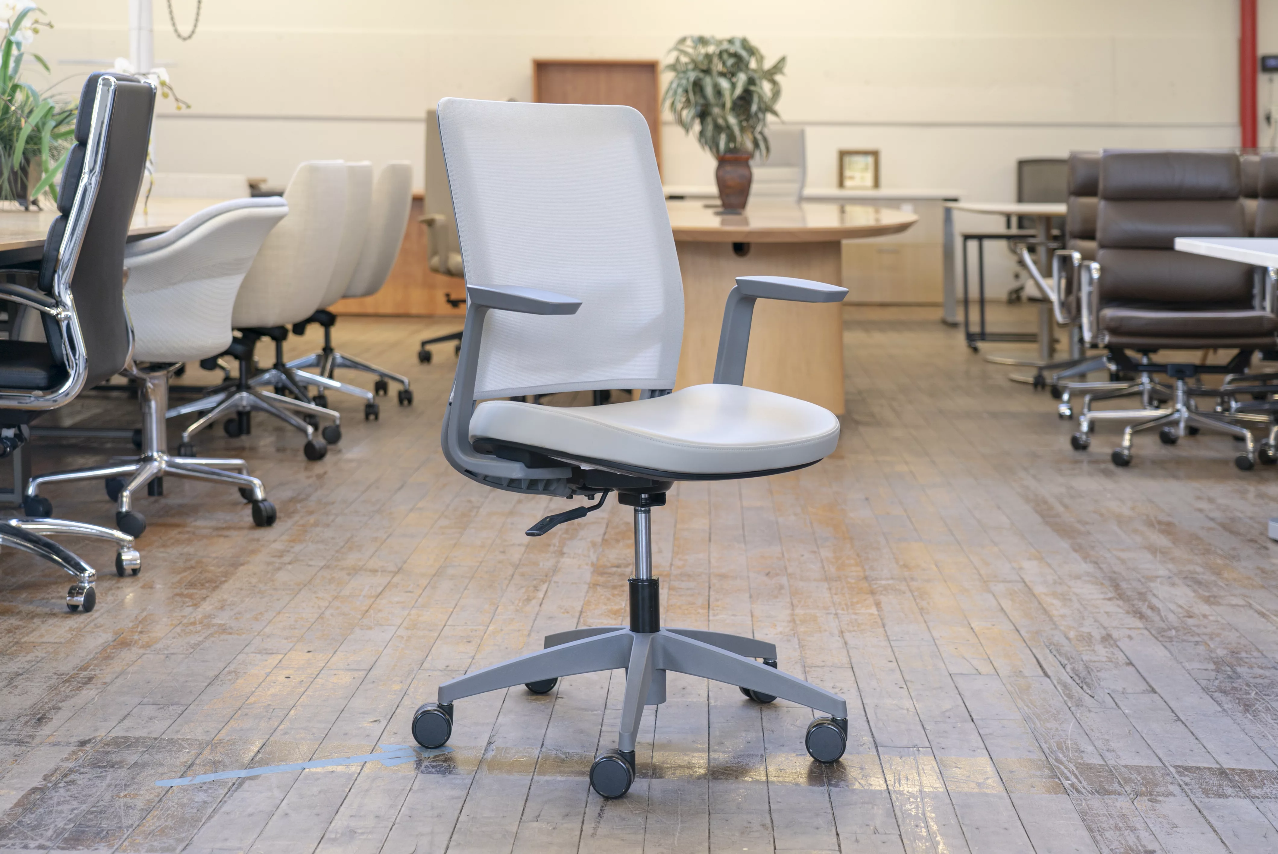 global-factor-mid-back-conference-chairs