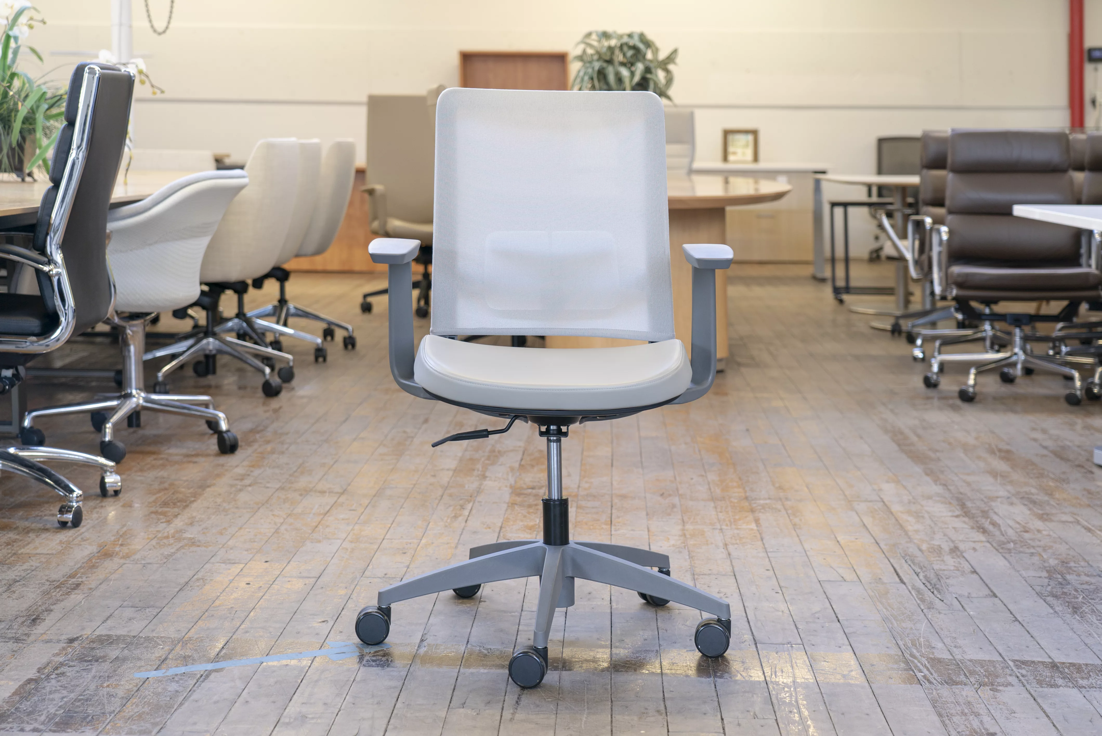 global-factor-mid-back-conference-chairs