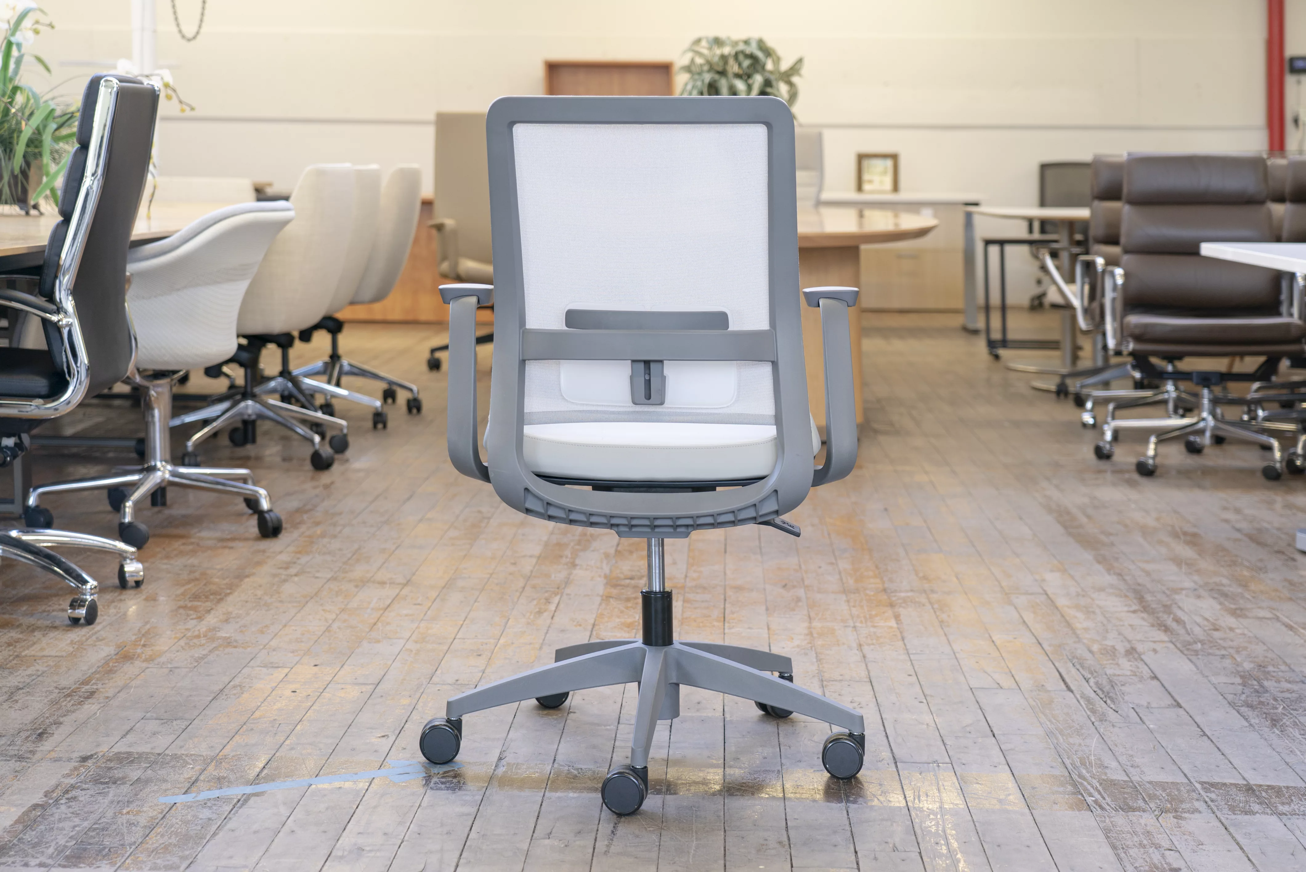 global-factor-mid-back-conference-chairs