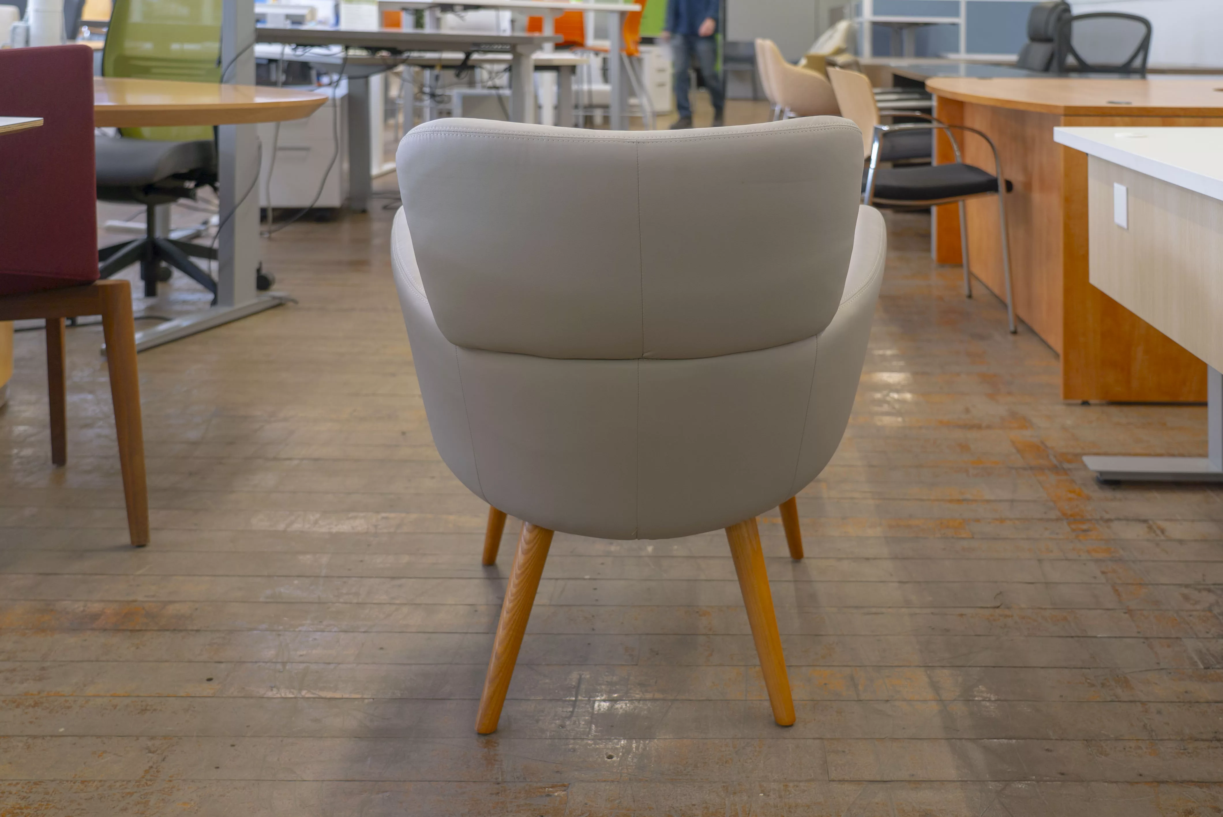 gunlocke-iris-wood-leg-lounge-chair-ottoman